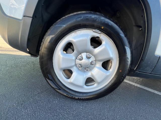 2014 Bright White Clearcoat /Black/Iceland Gray Jeep Cherokee Sport (1C4PJLAB6EW) with an MultiAir2 Tigershark 2.4L I-4 variable valve contr engine, Automatic transmission, located at 940 North Main Street, Cedar City, UT, 84720, (435) 628-0023, 37.692936, -113.061897 - We specialize in helping ALL people get the best financing available. No matter your credit score, good, bad or none we can get you an amazing rate. Had a bankruptcy, divorce, or repossessions? We give you the green light to get your credit back on the road. Low down and affordable payments that fit - Photo#10