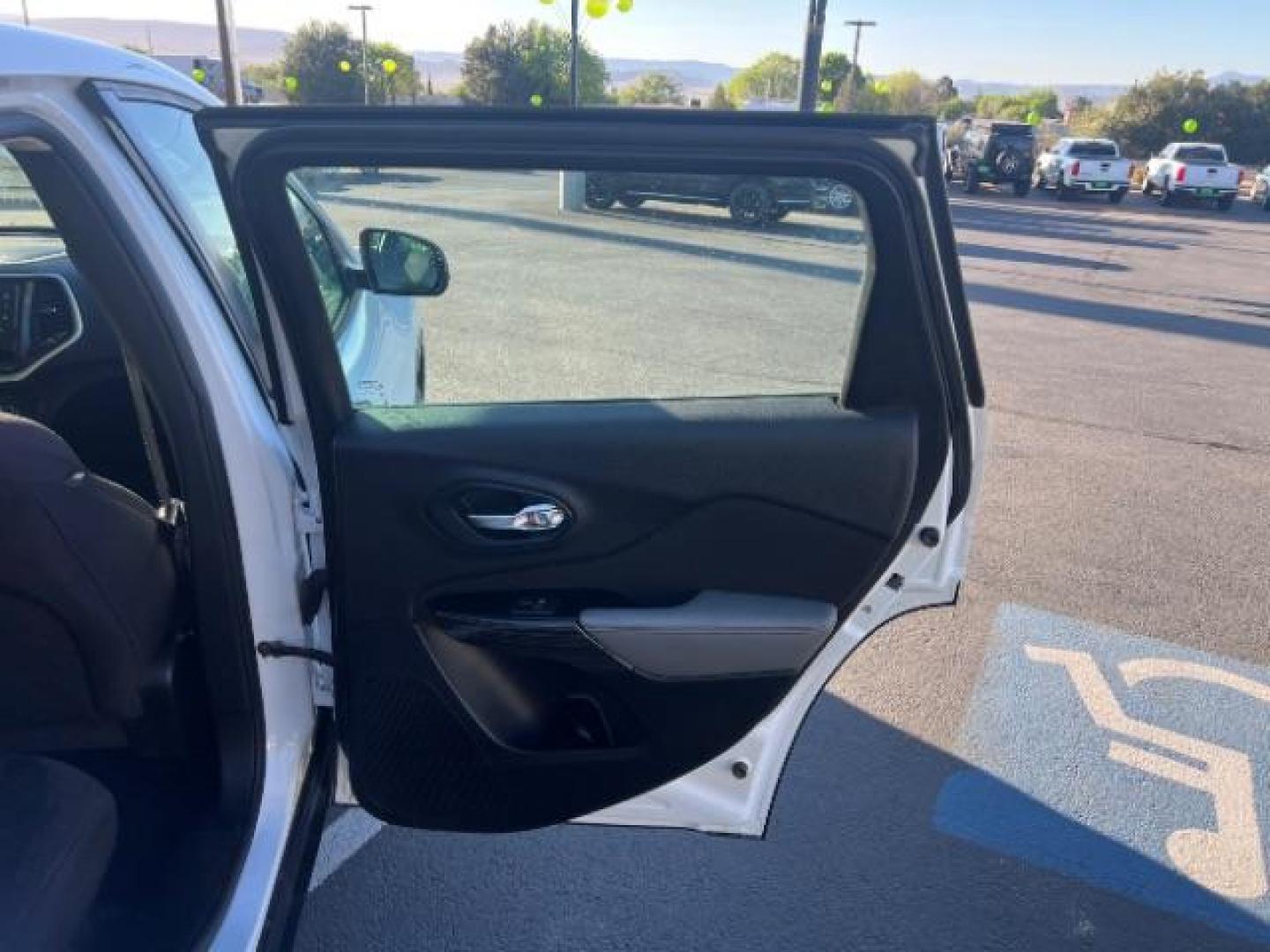 2014 Bright White Clearcoat /Black/Iceland Gray Jeep Cherokee Sport (1C4PJLAB6EW) with an MultiAir2 Tigershark 2.4L I-4 variable valve contr engine, Automatic transmission, located at 940 North Main Street, Cedar City, UT, 84720, (435) 628-0023, 37.692936, -113.061897 - We specialize in helping ALL people get the best financing available. No matter your credit score, good, bad or none we can get you an amazing rate. Had a bankruptcy, divorce, or repossessions? We give you the green light to get your credit back on the road. Low down and affordable payments that fit - Photo#24