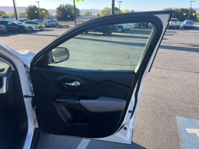 2014 Bright White Clearcoat /Black/Iceland Gray Jeep Cherokee Sport (1C4PJLAB6EW) with an MultiAir2 Tigershark 2.4L I-4 variable valve contr engine, Automatic transmission, located at 940 North Main Street, Cedar City, UT, 84720, (435) 628-0023, 37.692936, -113.061897 - We specialize in helping ALL people get the best financing available. No matter your credit score, good, bad or none we can get you an amazing rate. Had a bankruptcy, divorce, or repossessions? We give you the green light to get your credit back on the road. Low down and affordable payments that fit - Photo#26