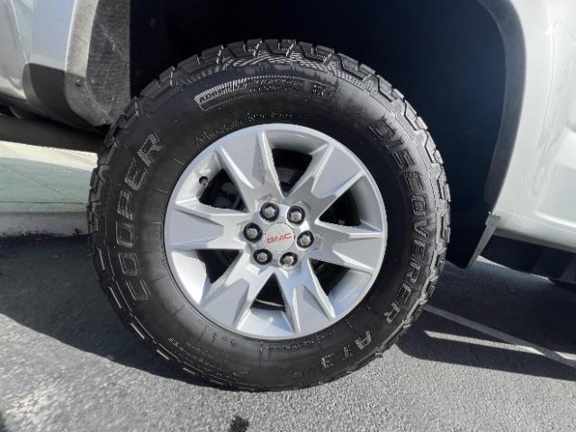 2015 Quicksilver Metallic /Jet Black GMC Canyon SLE (1GTG5BE33F1) with an 3.6L V-6 gasoline direct injection engine, Automatic transmission, located at 1865 East Red Hills Pkwy, St. George, 84770, (435) 628-0023, 37.120850, -113.543640 - We specialize in helping ALL people get the best financing available. No matter your credit score, good, bad or none we can get you an amazing rate. Had a bankruptcy, divorce, or repossessions? We give you the green light to get your credit back on the road. Low down and affordable payments that fit - Photo#8