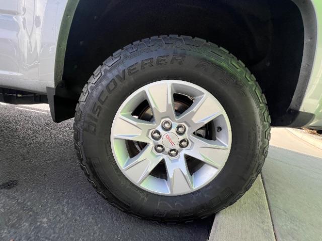 2015 Quicksilver Metallic /Jet Black GMC Canyon SLE (1GTG5BE33F1) with an 3.6L V-6 gasoline direct injection engine, Automatic transmission, located at 1865 East Red Hills Pkwy, St. George, 84770, (435) 628-0023, 37.120850, -113.543640 - We specialize in helping ALL people get the best financing available. No matter your credit score, good, bad or none we can get you an amazing rate. Had a bankruptcy, divorce, or repossessions? We give you the green light to get your credit back on the road. Low down and affordable payments that fit - Photo#11