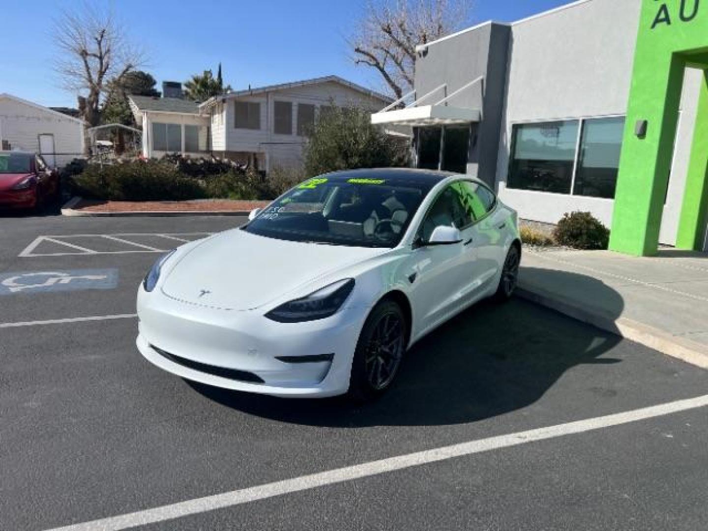 2022 Pearl White Multi-Coat /Black Tesla Model 3 Long Range Dual Motor All-Wheel Drive (5YJ3E1EBXNF) with an ELECTRIC engine, Automatic transmission, located at 1865 East Red Hills Pkwy, St. George, 84770, (435) 628-0023, 37.120850, -113.543640 - Excellent condition Tesla Model 3 Long range AWD with FULL SELF DRIVING subscription paid for. ($8 software unlock that will no longer be available to buy after Feb 14th) Lock in your FSD ownership now. Also, be to first in line to upgrade from HW3 to HW4 when Tesla makes the upgrade available as p - Photo#4