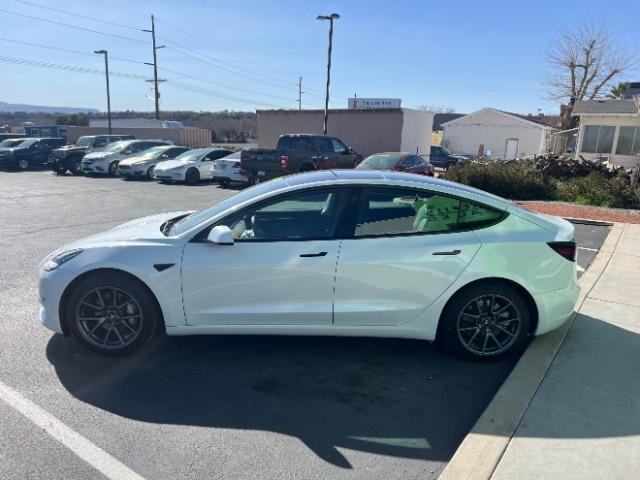 2022 Pearl White Multi-Coat /Black Tesla Model 3 Long Range Dual Motor All-Wheel Drive (5YJ3E1EBXNF) with an ELECTRIC engine, Automatic transmission, located at 1865 East Red Hills Pkwy, St. George, 84770, (435) 628-0023, 37.120850, -113.543640 - Excellent condition Tesla Model 3 Long range AWD with FULL SELF DRIVING subscription paid for. ($8 software unlock that will no longer be available to buy after Feb 14th) Lock in your FSD ownership now. Also, be to first in line to upgrade from HW3 to HW4 when Tesla makes the upgrade available as p - Photo#5