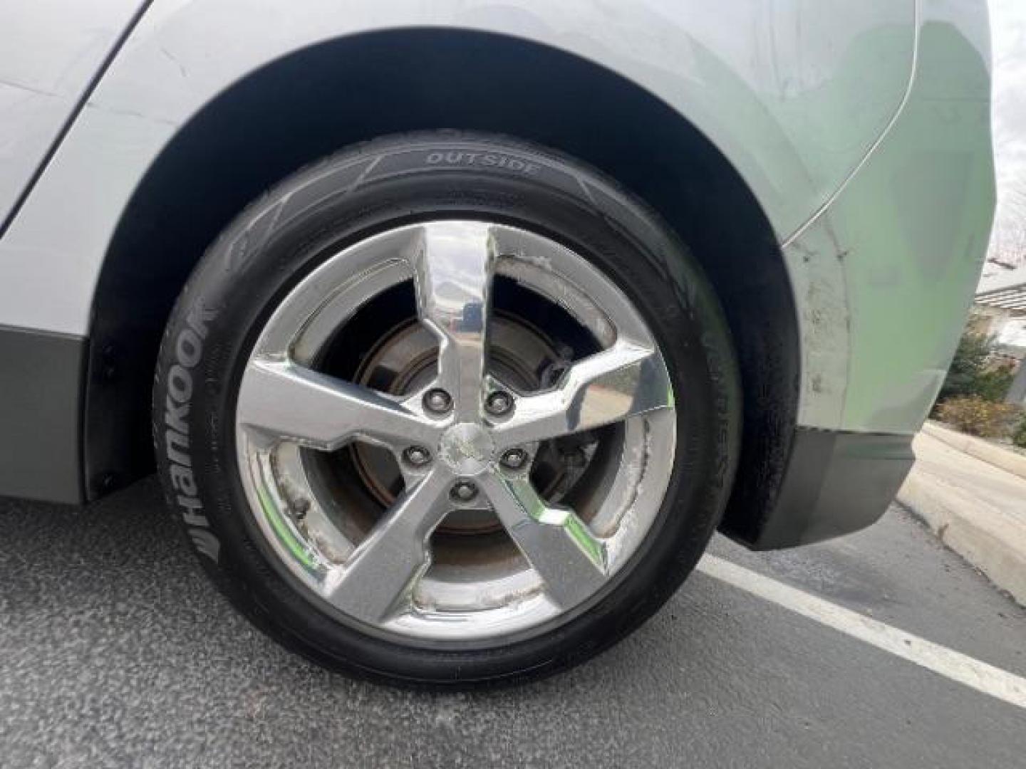 2013 Silver /Black Chevrolet Volt Premium w/ Navigation and LEP (1G1RH6E44DU) with an Plug-In Hybrid engine, Automatic transmission, located at 940 North Main Street, Cedar City, UT, 84720, (435) 628-0023, 37.692936, -113.061897 - We specialize in helping ALL people get the best financing available. No matter your credit score, good, bad or none we can get you an amazing rate. Had a bankruptcy, divorce, or repossessions? We give you the green light to get your credit back on the road. Low down and affordable payments that fit - Photo#8