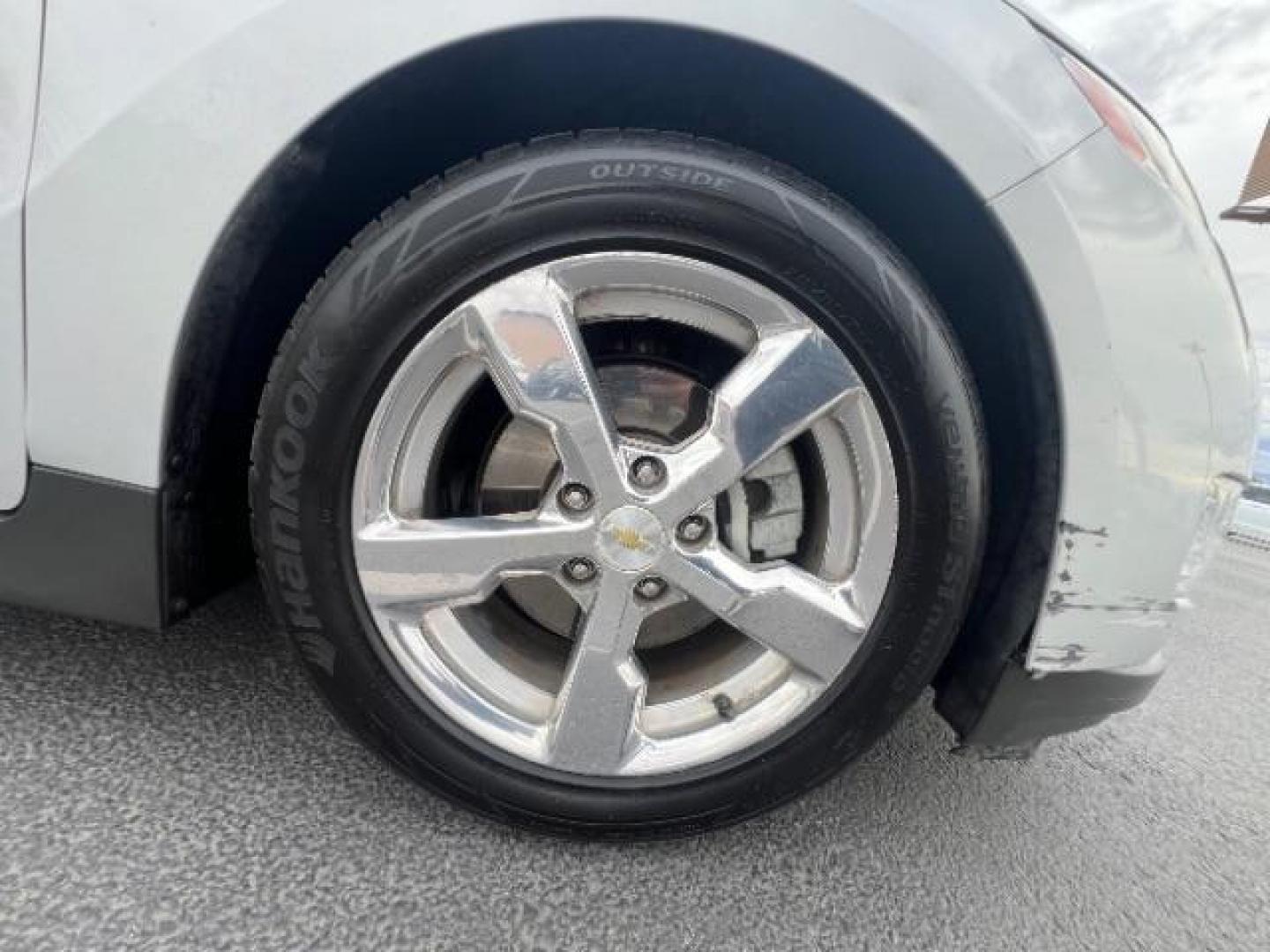 2013 Silver /Black Chevrolet Volt Premium w/ Navigation and LEP (1G1RH6E44DU) with an Plug-In Hybrid engine, Automatic transmission, located at 940 North Main Street, Cedar City, UT, 84720, (435) 628-0023, 37.692936, -113.061897 - We specialize in helping ALL people get the best financing available. No matter your credit score, good, bad or none we can get you an amazing rate. Had a bankruptcy, divorce, or repossessions? We give you the green light to get your credit back on the road. Low down and affordable payments that fit - Photo#10