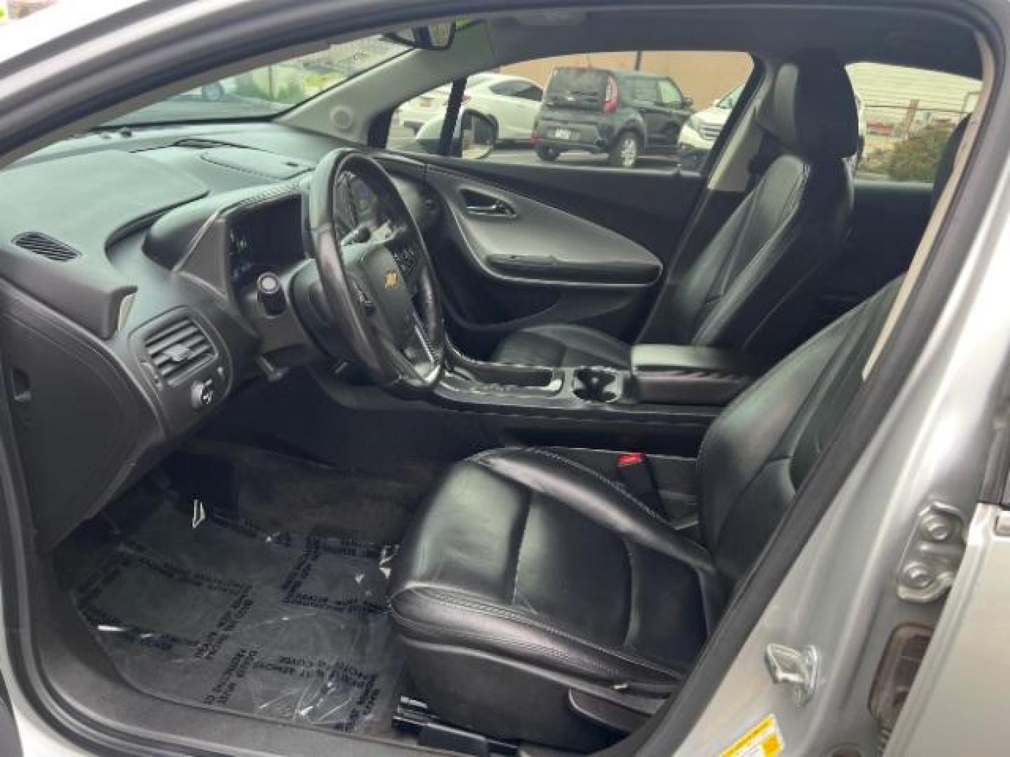 2013 Silver /Black Chevrolet Volt Premium w/ Navigation and LEP (1G1RH6E44DU) with an Plug-In Hybrid engine, Automatic transmission, located at 940 North Main Street, Cedar City, UT, 84720, (435) 628-0023, 37.692936, -113.061897 - We specialize in helping ALL people get the best financing available. No matter your credit score, good, bad or none we can get you an amazing rate. Had a bankruptcy, divorce, or repossessions? We give you the green light to get your credit back on the road. Low down and affordable payments that fit - Photo#14