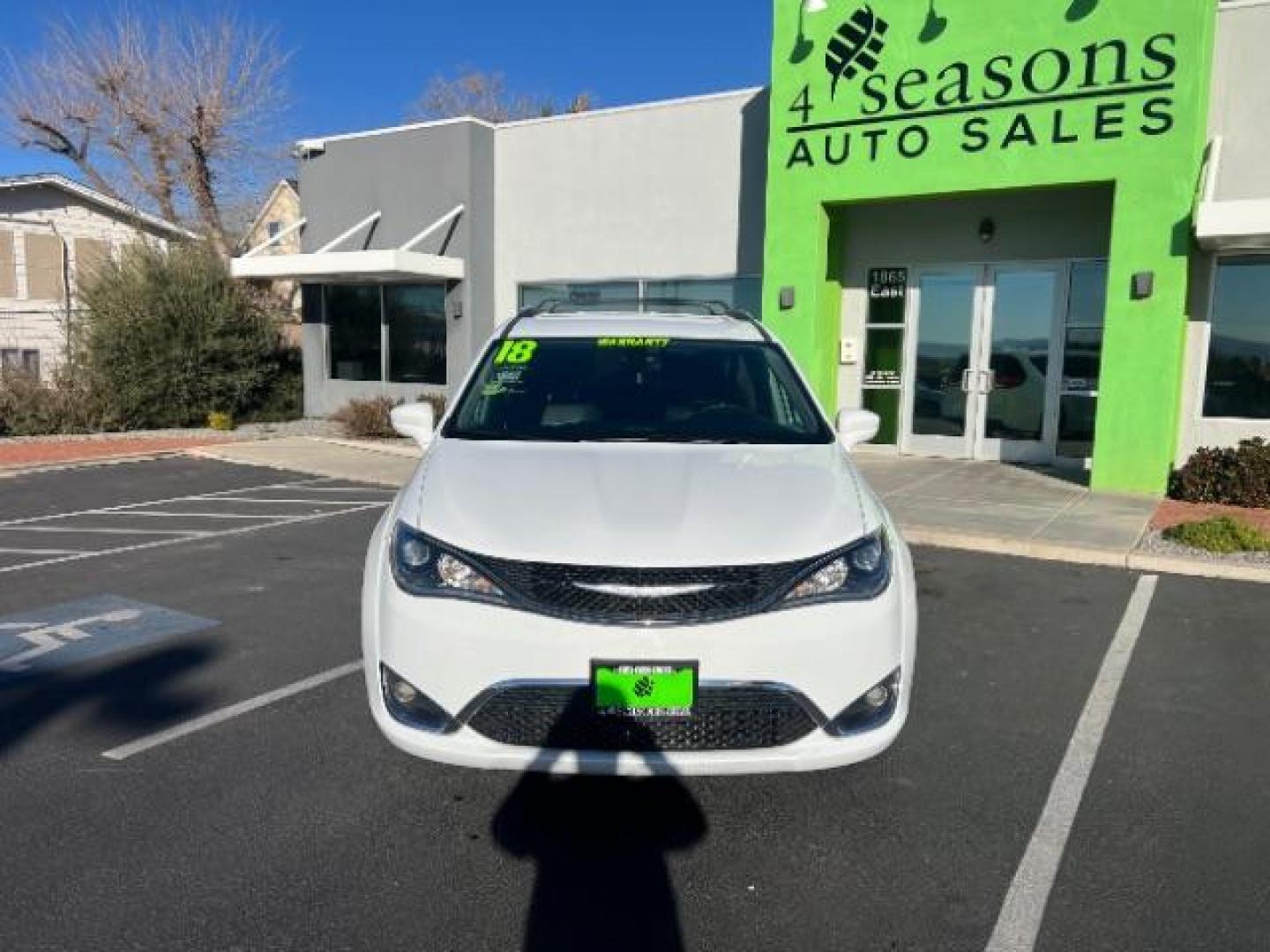 2018 Bright White Clearcoat /Black/Alloy Chrysler Pacifica Touring L (2C4RC1BG5JR) with an 3.6L V-6 DOHC engine, Automatic transmission, located at 940 North Main Street, Cedar City, UT, 84720, (435) 628-0023, 37.692936, -113.061897 - We specialize in helping ALL people get the best financing available. No matter your credit score, good, bad or none we can get you an amazing rate. Had a bankruptcy, divorce, or repossessions? We give you the green light to get your credit back on the road. Low down and affordable payments that fit - Photo#1