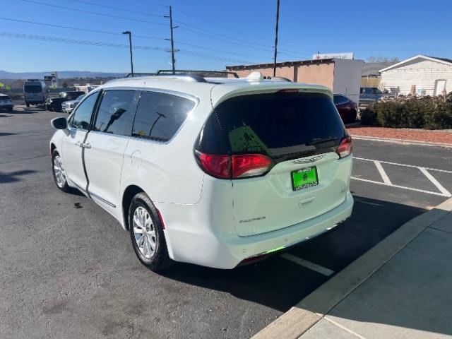 2018 Bright White Clearcoat /Black/Alloy Chrysler Pacifica Touring L (2C4RC1BG5JR) with an 3.6L V-6 DOHC engine, Automatic transmission, located at 940 North Main Street, Cedar City, UT, 84720, (435) 628-0023, 37.692936, -113.061897 - We specialize in helping ALL people get the best financing available. No matter your credit score, good, bad or none we can get you an amazing rate. Had a bankruptcy, divorce, or repossessions? We give you the green light to get your credit back on the road. Low down and affordable payments that fit - Photo#4