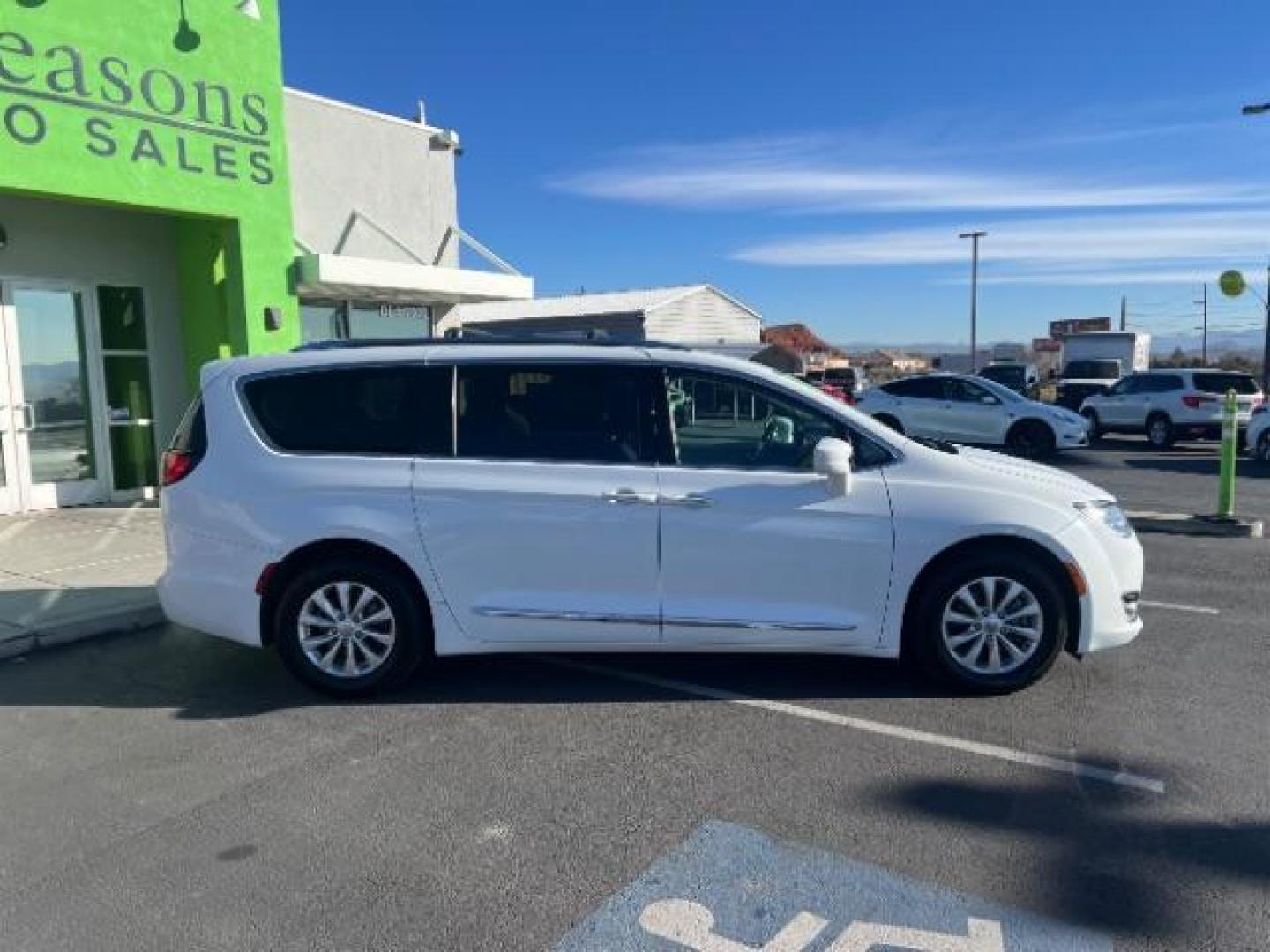 2018 Bright White Clearcoat /Black/Alloy Chrysler Pacifica Touring L (2C4RC1BG5JR) with an 3.6L V-6 DOHC engine, Automatic transmission, located at 940 North Main Street, Cedar City, UT, 84720, (435) 628-0023, 37.692936, -113.061897 - We specialize in helping ALL people get the best financing available. No matter your credit score, good, bad or none we can get you an amazing rate. Had a bankruptcy, divorce, or repossessions? We give you the green light to get your credit back on the road. Low down and affordable payments that fit - Photo#7