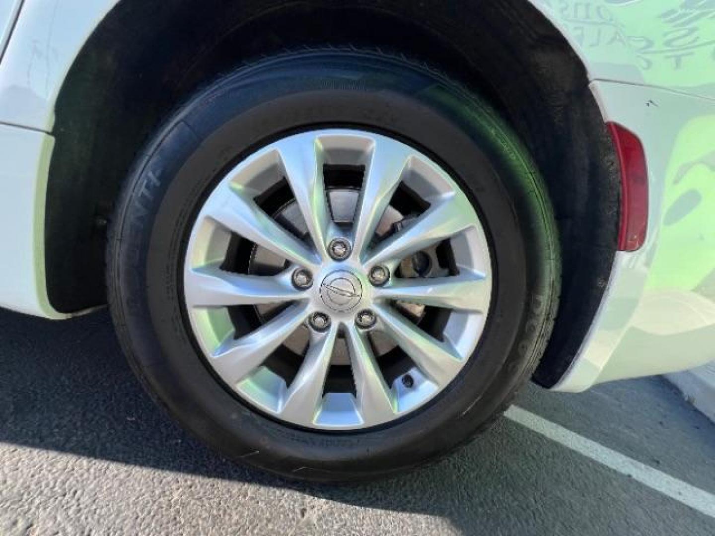 2018 Bright White Clearcoat /Black/Alloy Chrysler Pacifica Touring L (2C4RC1BG5JR) with an 3.6L V-6 DOHC engine, Automatic transmission, located at 940 North Main Street, Cedar City, UT, 84720, (435) 628-0023, 37.692936, -113.061897 - We specialize in helping ALL people get the best financing available. No matter your credit score, good, bad or none we can get you an amazing rate. Had a bankruptcy, divorce, or repossessions? We give you the green light to get your credit back on the road. Low down and affordable payments that fit - Photo#11