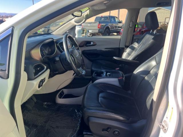 2018 Bright White Clearcoat /Black/Alloy Chrysler Pacifica Touring L (2C4RC1BG5JR) with an 3.6L V-6 DOHC engine, Automatic transmission, located at 940 North Main Street, Cedar City, UT, 84720, (435) 628-0023, 37.692936, -113.061897 - We specialize in helping ALL people get the best financing available. No matter your credit score, good, bad or none we can get you an amazing rate. Had a bankruptcy, divorce, or repossessions? We give you the green light to get your credit back on the road. Low down and affordable payments that fit - Photo#14
