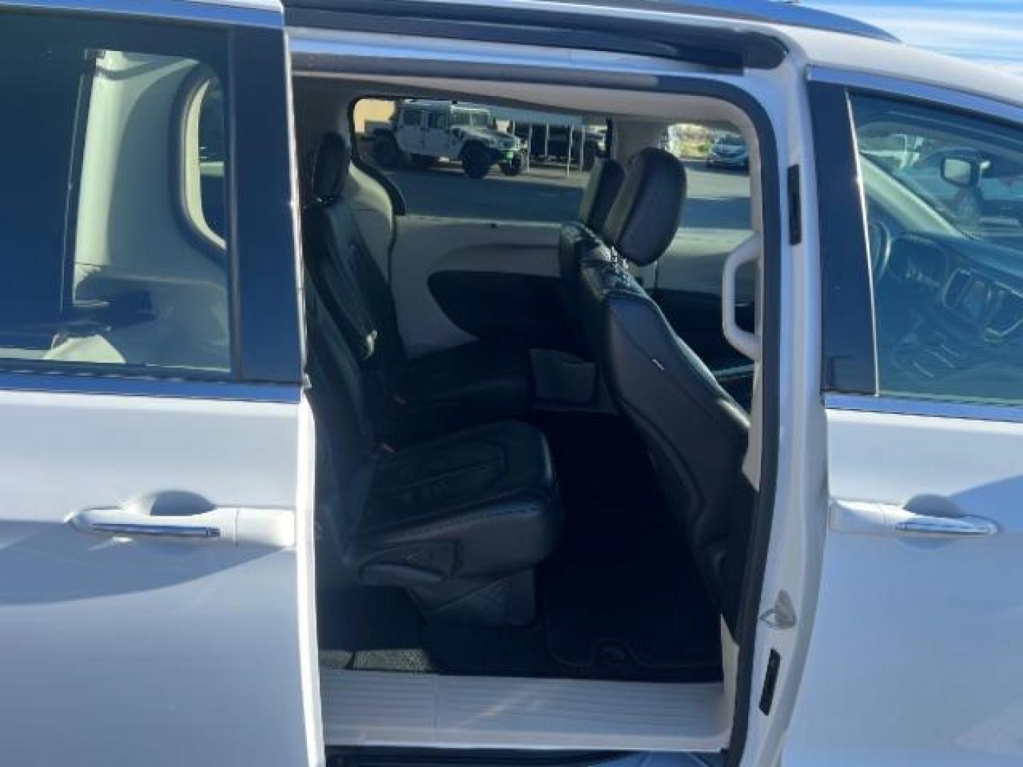 2018 Bright White Clearcoat /Black/Alloy Chrysler Pacifica Touring L (2C4RC1BG5JR) with an 3.6L V-6 DOHC engine, Automatic transmission, located at 940 North Main Street, Cedar City, UT, 84720, (435) 628-0023, 37.692936, -113.061897 - We specialize in helping ALL people get the best financing available. No matter your credit score, good, bad or none we can get you an amazing rate. Had a bankruptcy, divorce, or repossessions? We give you the green light to get your credit back on the road. Low down and affordable payments that fit - Photo#26