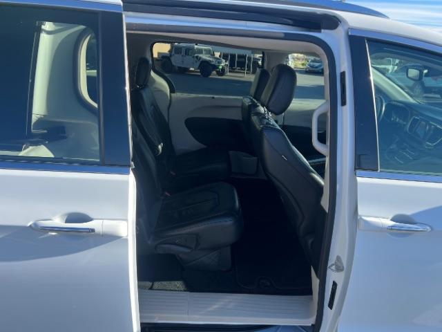 2018 Bright White Clearcoat /Black/Alloy Chrysler Pacifica Touring L (2C4RC1BG5JR) with an 3.6L V-6 DOHC engine, Automatic transmission, located at 940 North Main Street, Cedar City, UT, 84720, (435) 628-0023, 37.692936, -113.061897 - We specialize in helping ALL people get the best financing available. No matter your credit score, good, bad or none we can get you an amazing rate. Had a bankruptcy, divorce, or repossessions? We give you the green light to get your credit back on the road. Low down and affordable payments that fit - Photo#26