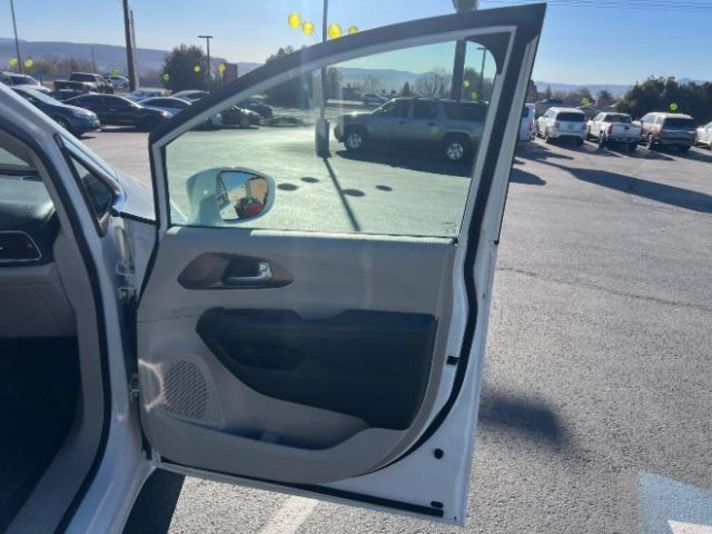 2018 Bright White Clearcoat /Black/Alloy Chrysler Pacifica Touring L (2C4RC1BG5JR) with an 3.6L V-6 DOHC engine, Automatic transmission, located at 940 North Main Street, Cedar City, UT, 84720, (435) 628-0023, 37.692936, -113.061897 - We specialize in helping ALL people get the best financing available. No matter your credit score, good, bad or none we can get you an amazing rate. Had a bankruptcy, divorce, or repossessions? We give you the green light to get your credit back on the road. Low down and affordable payments that fit - Photo#27