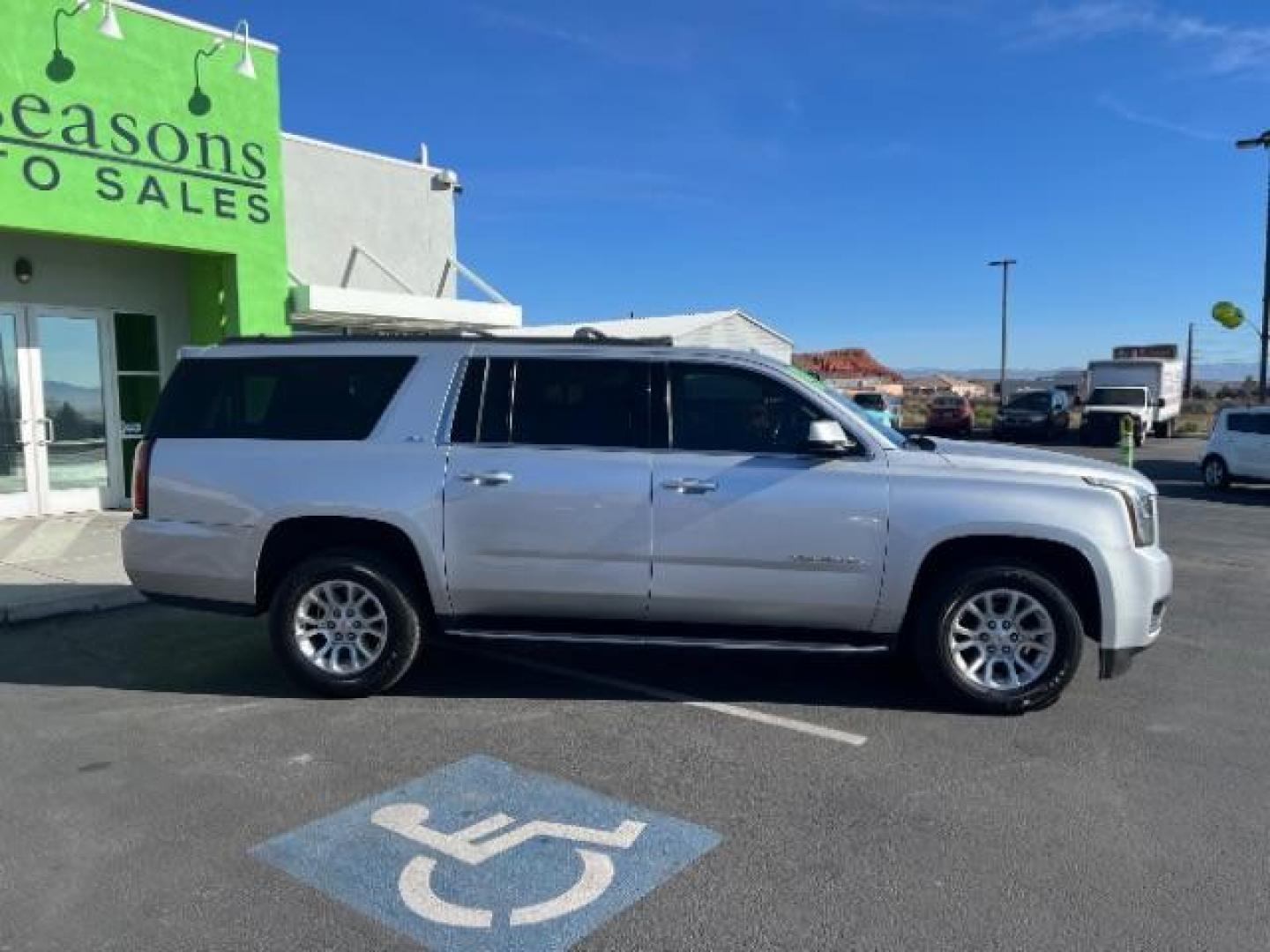 2019 Quicksilver Metallic /Jet Black GMC Yukon XL SLT (1GKS2GKCXKR) , Automatic transmission, located at 1865 East Red Hills Pkwy, St. George, 84770, (435) 628-0023, 37.120850, -113.543640 - We specialize in helping ALL people get the best financing available. No matter your credit score, good, bad or none we can get you an amazing rate. Had a bankruptcy, divorce, or repossessions? We give you the green light to get your credit back on the road. Low down and affordable payments that fit- Photo#5