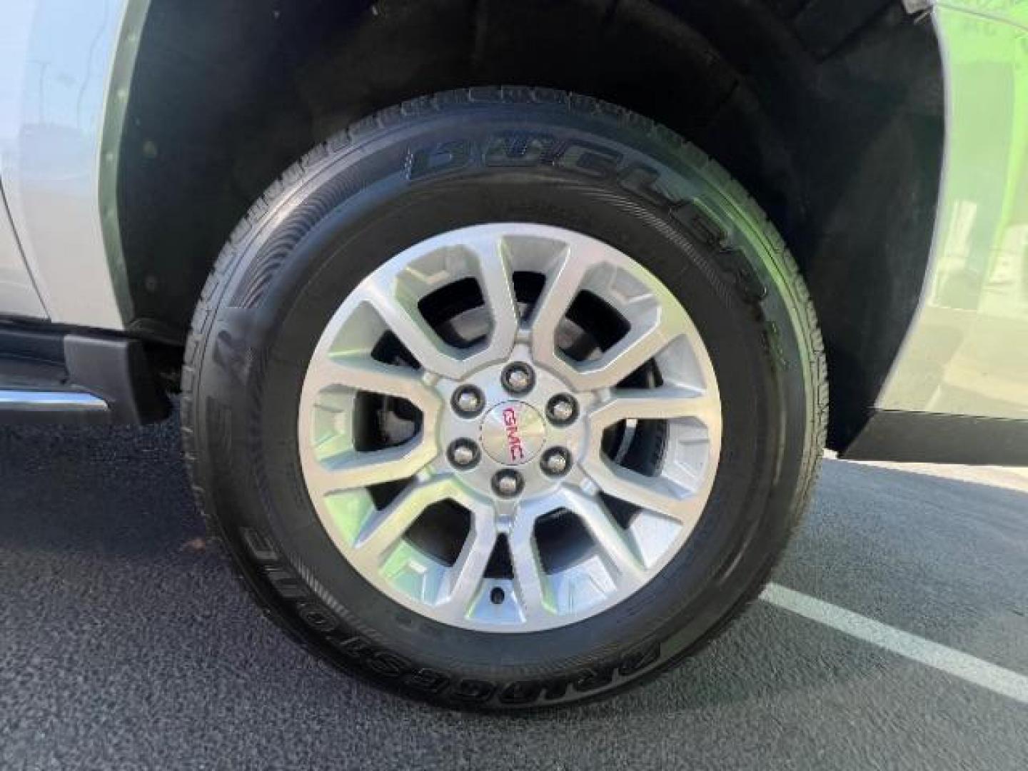 2019 Quicksilver Metallic /Jet Black GMC Yukon XL SLT (1GKS2GKCXKR) , Automatic transmission, located at 1865 East Red Hills Pkwy, St. George, 84770, (435) 628-0023, 37.120850, -113.543640 - We specialize in helping ALL people get the best financing available. No matter your credit score, good, bad or none we can get you an amazing rate. Had a bankruptcy, divorce, or repossessions? We give you the green light to get your credit back on the road. Low down and affordable payments that fit- Photo#8