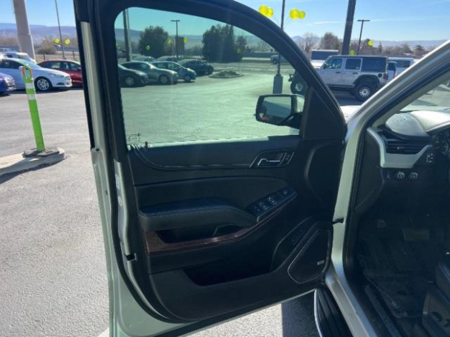 2019 Quicksilver Metallic /Jet Black GMC Yukon XL SLT (1GKS2GKCXKR) , Automatic transmission, located at 1865 East Red Hills Pkwy, St. George, 84770, (435) 628-0023, 37.120850, -113.543640 - We specialize in helping ALL people get the best financing available. No matter your credit score, good, bad or none we can get you an amazing rate. Had a bankruptcy, divorce, or repossessions? We give you the green light to get your credit back on the road. Low down and affordable payments that fit- Photo#12