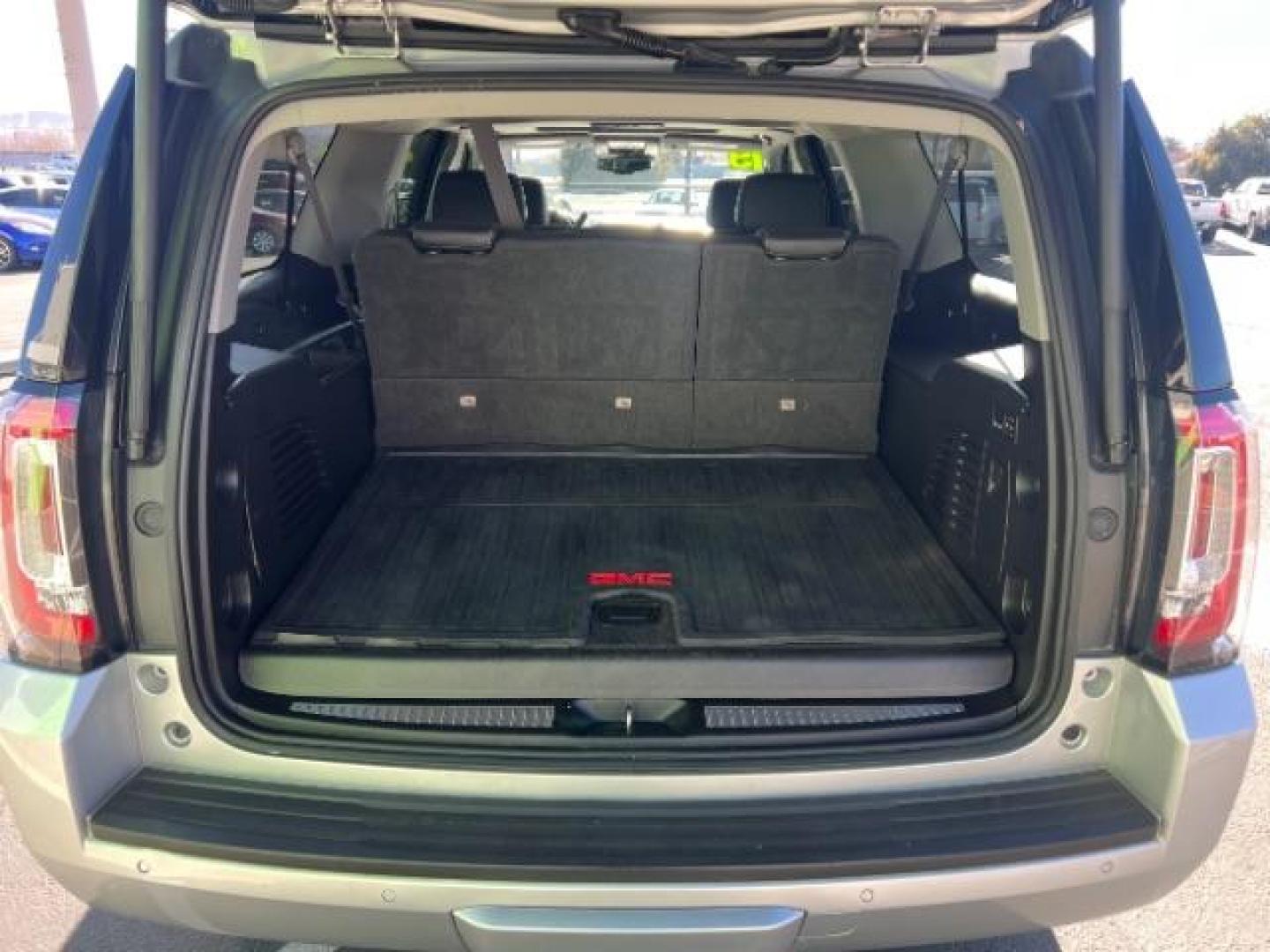 2019 Quicksilver Metallic /Jet Black GMC Yukon XL SLT (1GKS2GKCXKR) , Automatic transmission, located at 1865 East Red Hills Pkwy, St. George, 84770, (435) 628-0023, 37.120850, -113.543640 - We specialize in helping ALL people get the best financing available. No matter your credit score, good, bad or none we can get you an amazing rate. Had a bankruptcy, divorce, or repossessions? We give you the green light to get your credit back on the road. Low down and affordable payments that fit- Photo#26