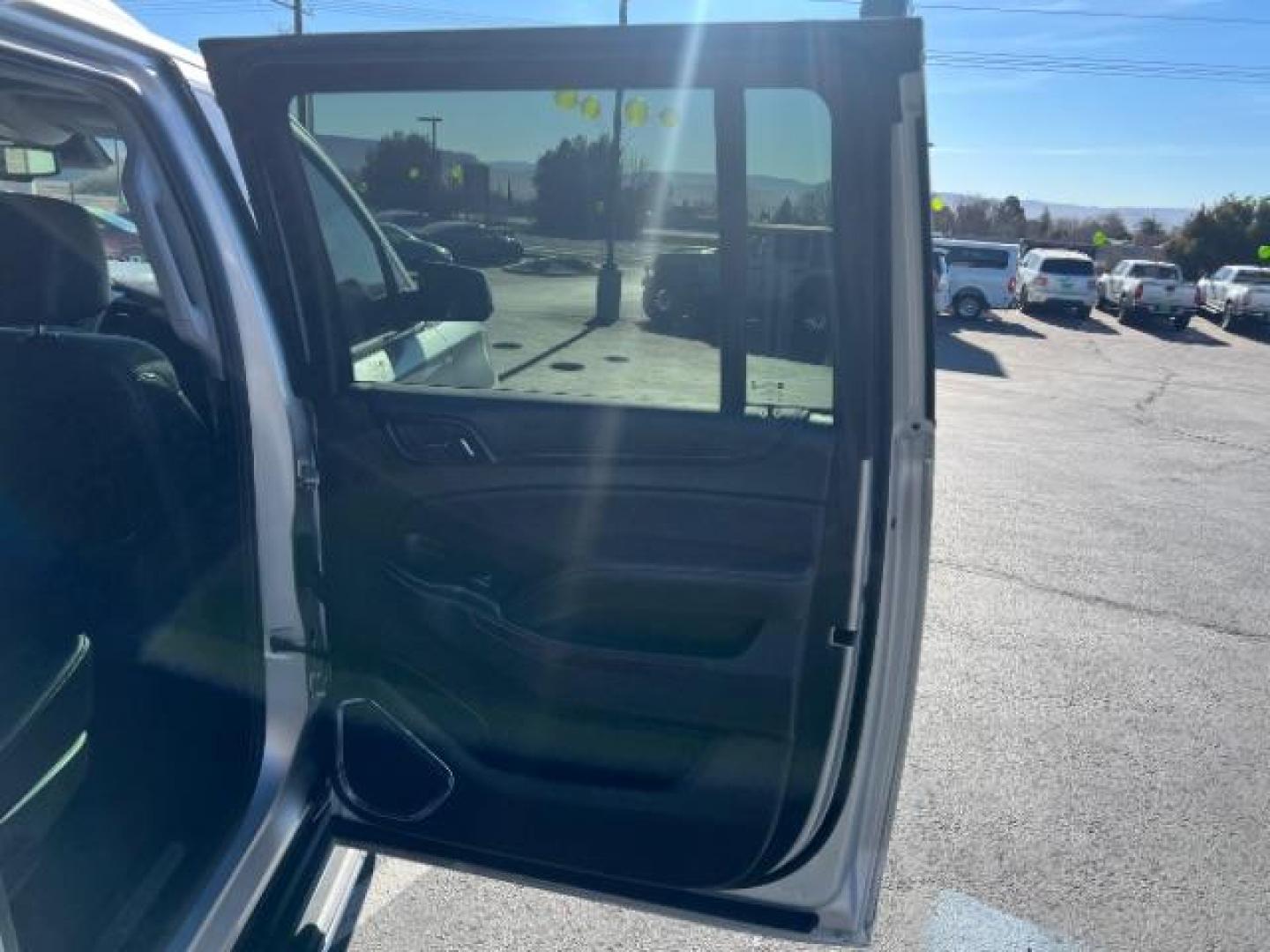 2019 Quicksilver Metallic /Jet Black GMC Yukon XL SLT (1GKS2GKCXKR) , Automatic transmission, located at 1865 East Red Hills Pkwy, St. George, 84770, (435) 628-0023, 37.120850, -113.543640 - We specialize in helping ALL people get the best financing available. No matter your credit score, good, bad or none we can get you an amazing rate. Had a bankruptcy, divorce, or repossessions? We give you the green light to get your credit back on the road. Low down and affordable payments that fit- Photo#31