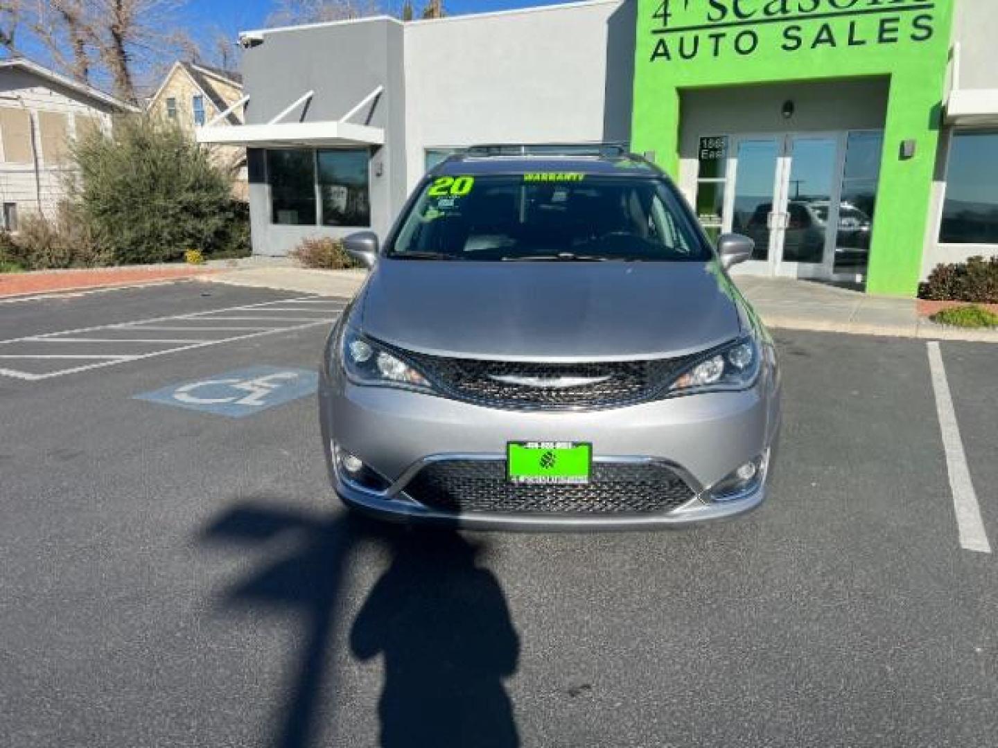 2020 Ceramic Gray Clearcoat /Black/Alloy Chrysler Pacifica Touring L (2C4RC1BG4LR) with an 3.6L V-6 DOHC engine, Automatic transmission, located at 1865 East Red Hills Pkwy, St. George, 84770, (435) 628-0023, 37.120850, -113.543640 - We specialize in helping ALL people get the best financing available. No matter your credit score, good, bad or none we can get you an amazing rate. Had a bankruptcy, divorce, or repossessions? We give you the green light to get your credit back on the road. Low down and affordable payments that fit - Photo#1