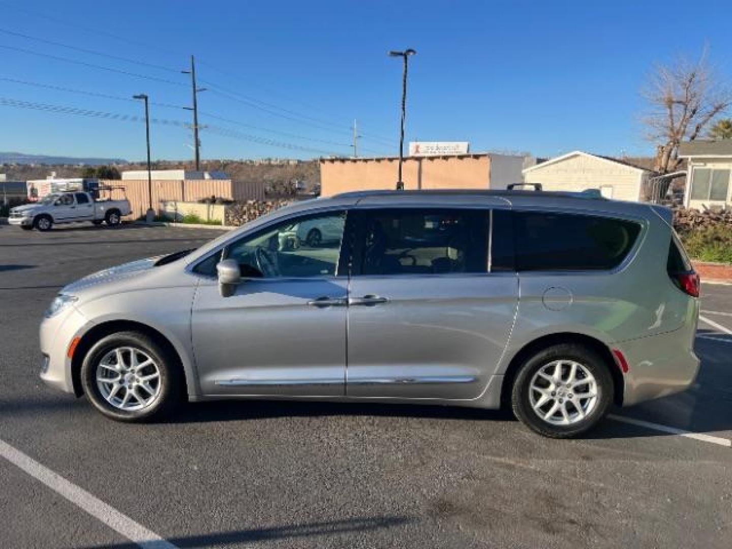2020 Ceramic Gray Clearcoat /Black/Alloy Chrysler Pacifica Touring L (2C4RC1BG4LR) with an 3.6L V-6 DOHC engine, Automatic transmission, located at 1865 East Red Hills Pkwy, St. George, 84770, (435) 628-0023, 37.120850, -113.543640 - We specialize in helping ALL people get the best financing available. No matter your credit score, good, bad or none we can get you an amazing rate. Had a bankruptcy, divorce, or repossessions? We give you the green light to get your credit back on the road. Low down and affordable payments that fit - Photo#3