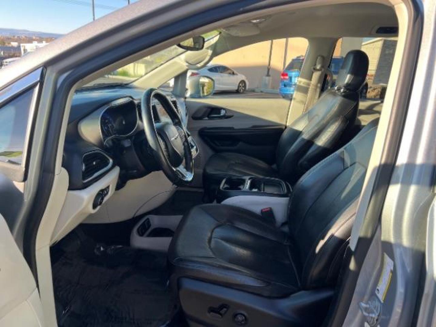 2020 Ceramic Gray Clearcoat /Black/Alloy Chrysler Pacifica Touring L (2C4RC1BG4LR) with an 3.6L V-6 DOHC engine, Automatic transmission, located at 1865 East Red Hills Pkwy, St. George, 84770, (435) 628-0023, 37.120850, -113.543640 - We specialize in helping ALL people get the best financing available. No matter your credit score, good, bad or none we can get you an amazing rate. Had a bankruptcy, divorce, or repossessions? We give you the green light to get your credit back on the road. Low down and affordable payments that fit - Photo#14