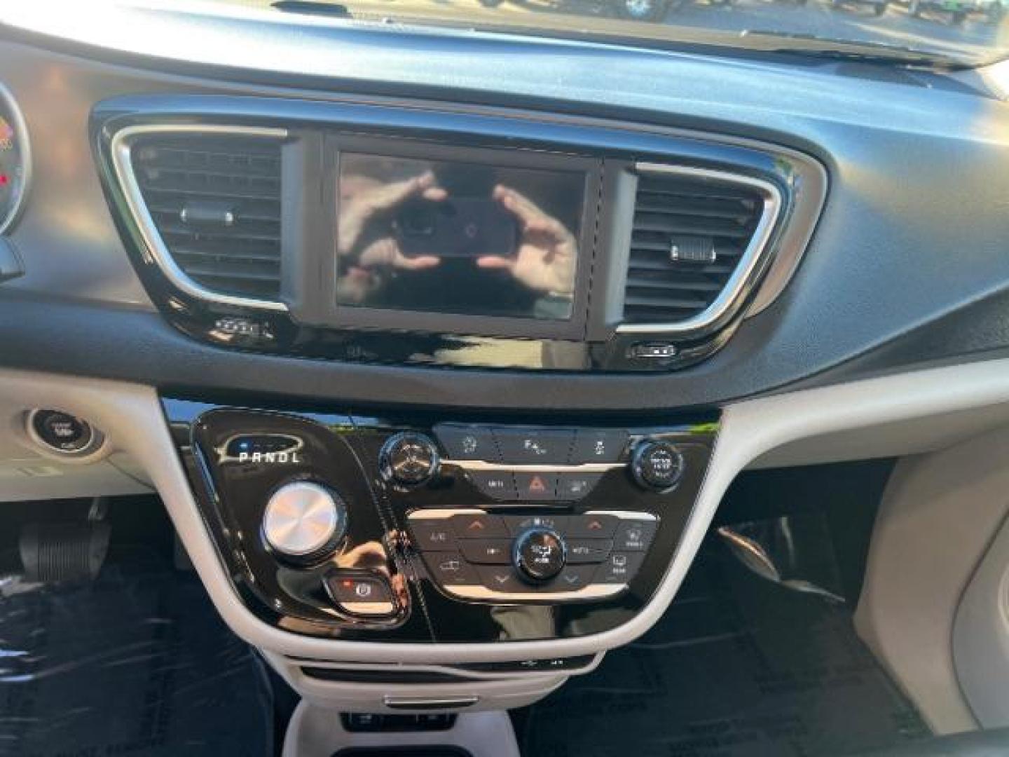 2020 Ceramic Gray Clearcoat /Black/Alloy Chrysler Pacifica Touring L (2C4RC1BG4LR) with an 3.6L V-6 DOHC engine, Automatic transmission, located at 1865 East Red Hills Pkwy, St. George, 84770, (435) 628-0023, 37.120850, -113.543640 - We specialize in helping ALL people get the best financing available. No matter your credit score, good, bad or none we can get you an amazing rate. Had a bankruptcy, divorce, or repossessions? We give you the green light to get your credit back on the road. Low down and affordable payments that fit - Photo#17