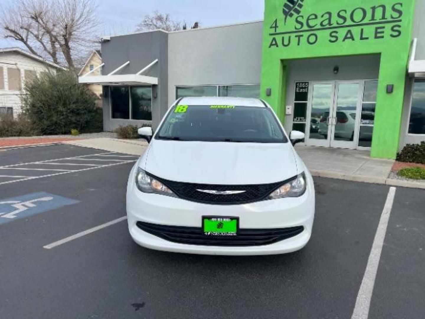 2018 Bright White Clearcoat /Black/Alloy Chrysler Pacifica L (2C4RC1AG8JR) with an Pentastar 3.6L V-6 DOHC engine, Automatic transmission, located at 940 North Main Street, Cedar City, UT, 84720, (435) 628-0023, 37.692936, -113.061897 - We specialize in helping ALL people get the best financing available. No matter your credit score, good, bad or none we can get you an amazing rate. Had a bankruptcy, divorce, or repossessions? We give you the green light to get your credit back on the road. Low down and affordable payments that fit - Photo#1