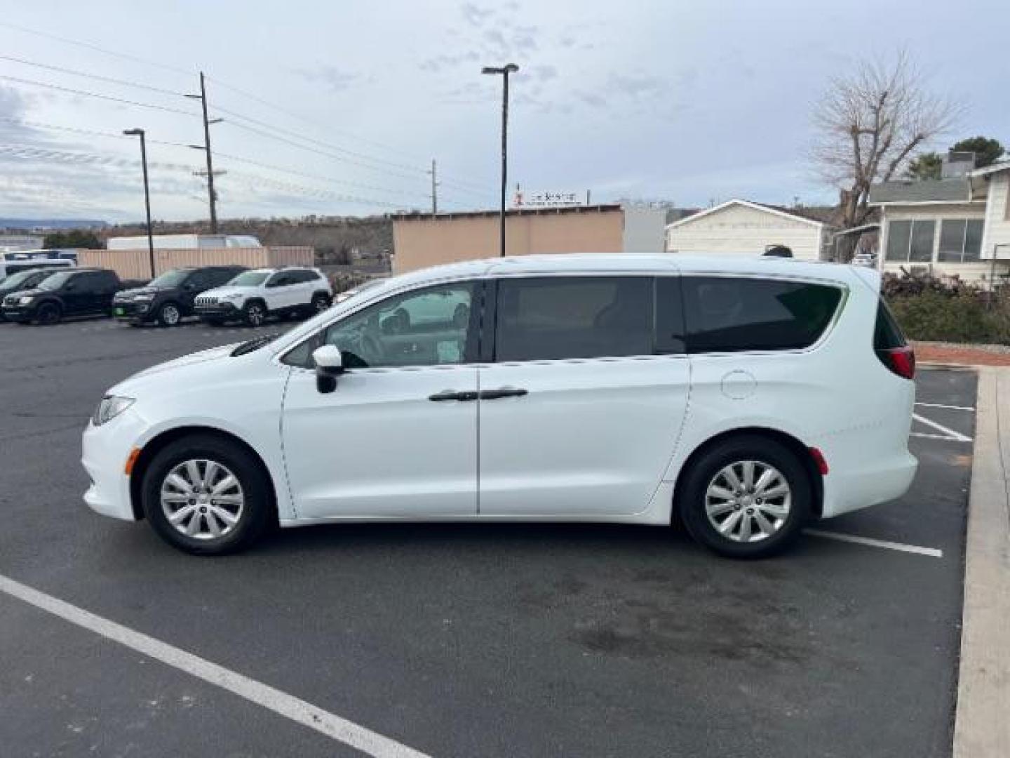 2018 Bright White Clearcoat /Black/Alloy Chrysler Pacifica L (2C4RC1AG8JR) with an Pentastar 3.6L V-6 DOHC engine, Automatic transmission, located at 940 North Main Street, Cedar City, UT, 84720, (435) 628-0023, 37.692936, -113.061897 - We specialize in helping ALL people get the best financing available. No matter your credit score, good, bad or none we can get you an amazing rate. Had a bankruptcy, divorce, or repossessions? We give you the green light to get your credit back on the road. Low down and affordable payments that fit - Photo#3