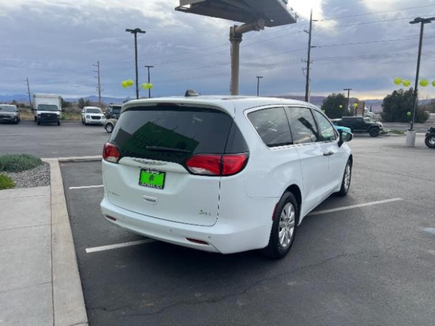 2018 Bright White Clearcoat /Black/Alloy Chrysler Pacifica L (2C4RC1AG8JR) with an Pentastar 3.6L V-6 DOHC engine, Automatic transmission, located at 940 North Main Street, Cedar City, UT, 84720, (435) 628-0023, 37.692936, -113.061897 - We specialize in helping ALL people get the best financing available. No matter your credit score, good, bad or none we can get you an amazing rate. Had a bankruptcy, divorce, or repossessions? We give you the green light to get your credit back on the road. Low down and affordable payments that fit - Photo#6