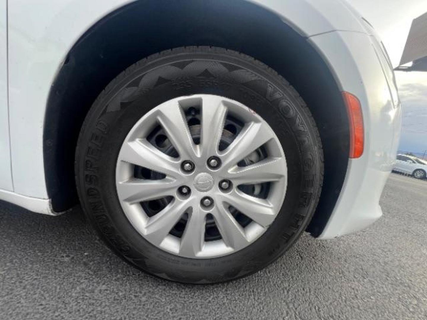 2018 Bright White Clearcoat /Black/Alloy Chrysler Pacifica L (2C4RC1AG8JR) with an Pentastar 3.6L V-6 DOHC engine, Automatic transmission, located at 940 North Main Street, Cedar City, UT, 84720, (435) 628-0023, 37.692936, -113.061897 - We specialize in helping ALL people get the best financing available. No matter your credit score, good, bad or none we can get you an amazing rate. Had a bankruptcy, divorce, or repossessions? We give you the green light to get your credit back on the road. Low down and affordable payments that fit - Photo#9
