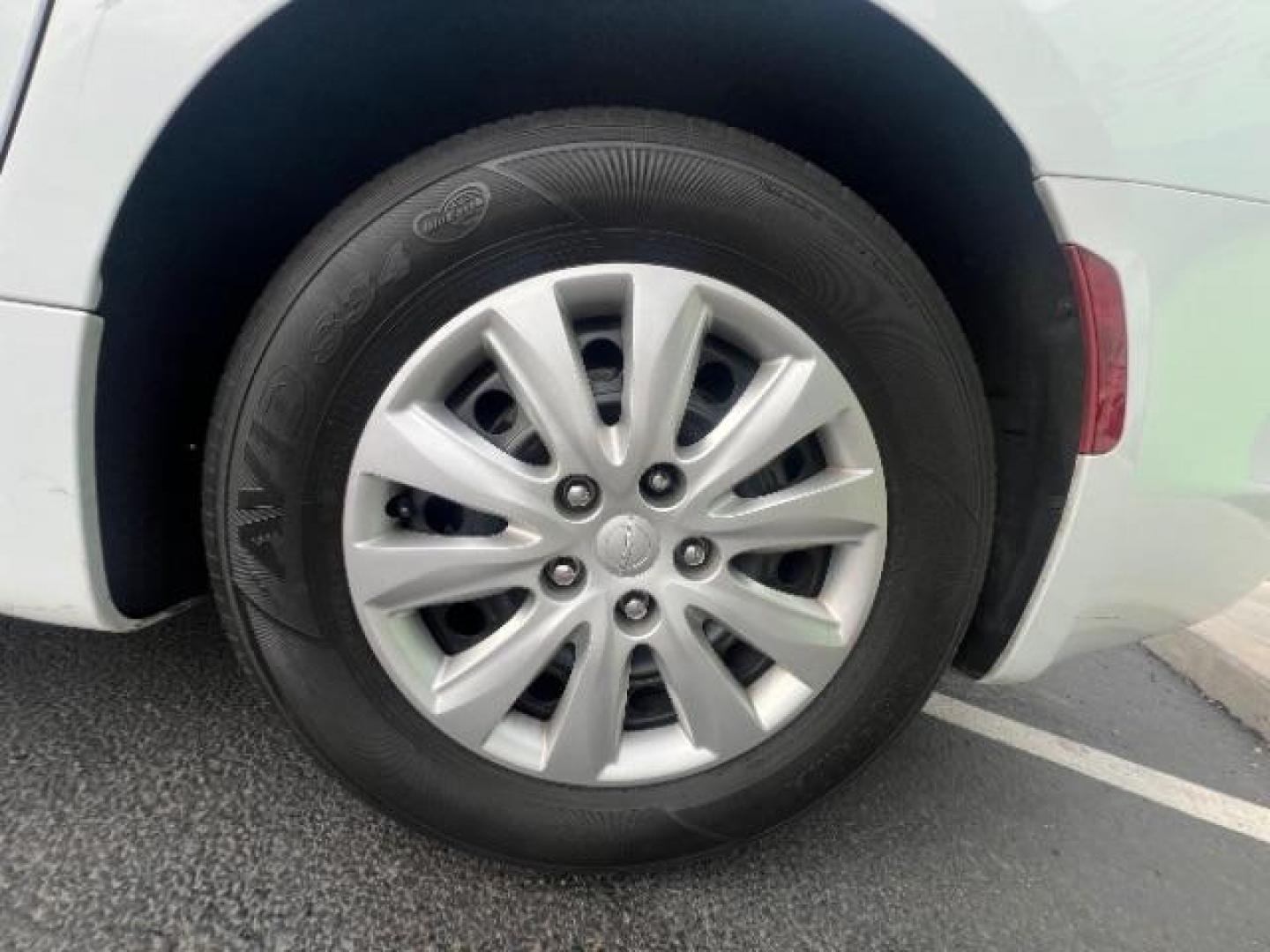 2018 Bright White Clearcoat /Black/Alloy Chrysler Pacifica L (2C4RC1AG8JR) with an Pentastar 3.6L V-6 DOHC engine, Automatic transmission, located at 940 North Main Street, Cedar City, UT, 84720, (435) 628-0023, 37.692936, -113.061897 - We specialize in helping ALL people get the best financing available. No matter your credit score, good, bad or none we can get you an amazing rate. Had a bankruptcy, divorce, or repossessions? We give you the green light to get your credit back on the road. Low down and affordable payments that fit - Photo#11
