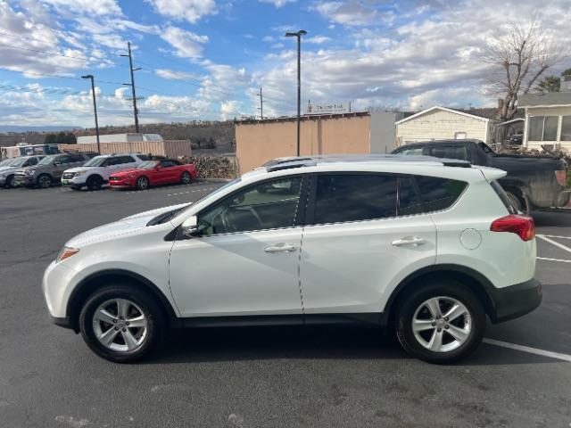 2013 Super White /Ash Toyota RAV4 XLE (JTMRFREV5D5) with an 2.5L I-4 DOHC engine, Automatic transmission, located at 1865 East Red Hills Pkwy, St. George, 84770, (435) 628-0023, 37.120850, -113.543640 - We specialize in helping ALL people get the best financing available. No matter your credit score, good, bad or none we can get you an amazing rate. Had a bankruptcy, divorce, or repossessions? We give you the green light to get your credit back on the road. Low down and affordable payments that fit - Photo#4