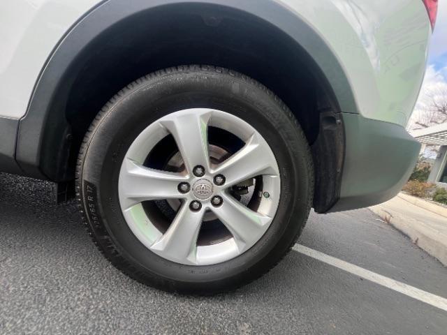 2013 Super White /Ash Toyota RAV4 XLE (JTMRFREV5D5) with an 2.5L I-4 DOHC engine, Automatic transmission, located at 1865 East Red Hills Pkwy, St. George, 84770, (435) 628-0023, 37.120850, -113.543640 - We specialize in helping ALL people get the best financing available. No matter your credit score, good, bad or none we can get you an amazing rate. Had a bankruptcy, divorce, or repossessions? We give you the green light to get your credit back on the road. Low down and affordable payments that fit - Photo#11