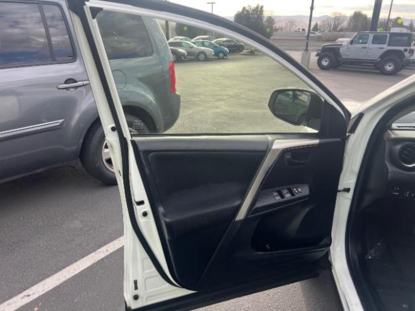 2013 Super White /Ash Toyota RAV4 XLE (JTMRFREV5D5) with an 2.5L I-4 DOHC engine, Automatic transmission, located at 1865 East Red Hills Pkwy, St. George, 84770, (435) 628-0023, 37.120850, -113.543640 - We specialize in helping ALL people get the best financing available. No matter your credit score, good, bad or none we can get you an amazing rate. Had a bankruptcy, divorce, or repossessions? We give you the green light to get your credit back on the road. Low down and affordable payments that fit - Photo#12