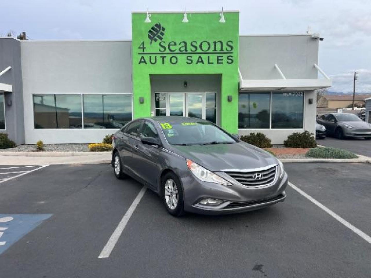 2013 Harbor Gray Metallic /Gray Hyundai Sonata GLS (5NPEB4AC8DH) with an 2.4L I-4 gasoline direct injection engine, Automatic transmission, located at 940 North Main Street, Cedar City, UT, 84720, (435) 628-0023, 37.692936, -113.061897 - We specialize in helping ALL people get the best financing available. No matter your credit score, good, bad or none we can get you an amazing rate. Had a bankruptcy, divorce, or repossessions? We give you the green light to get your credit back on the road. Low down and affordable payments that fit - Photo#0