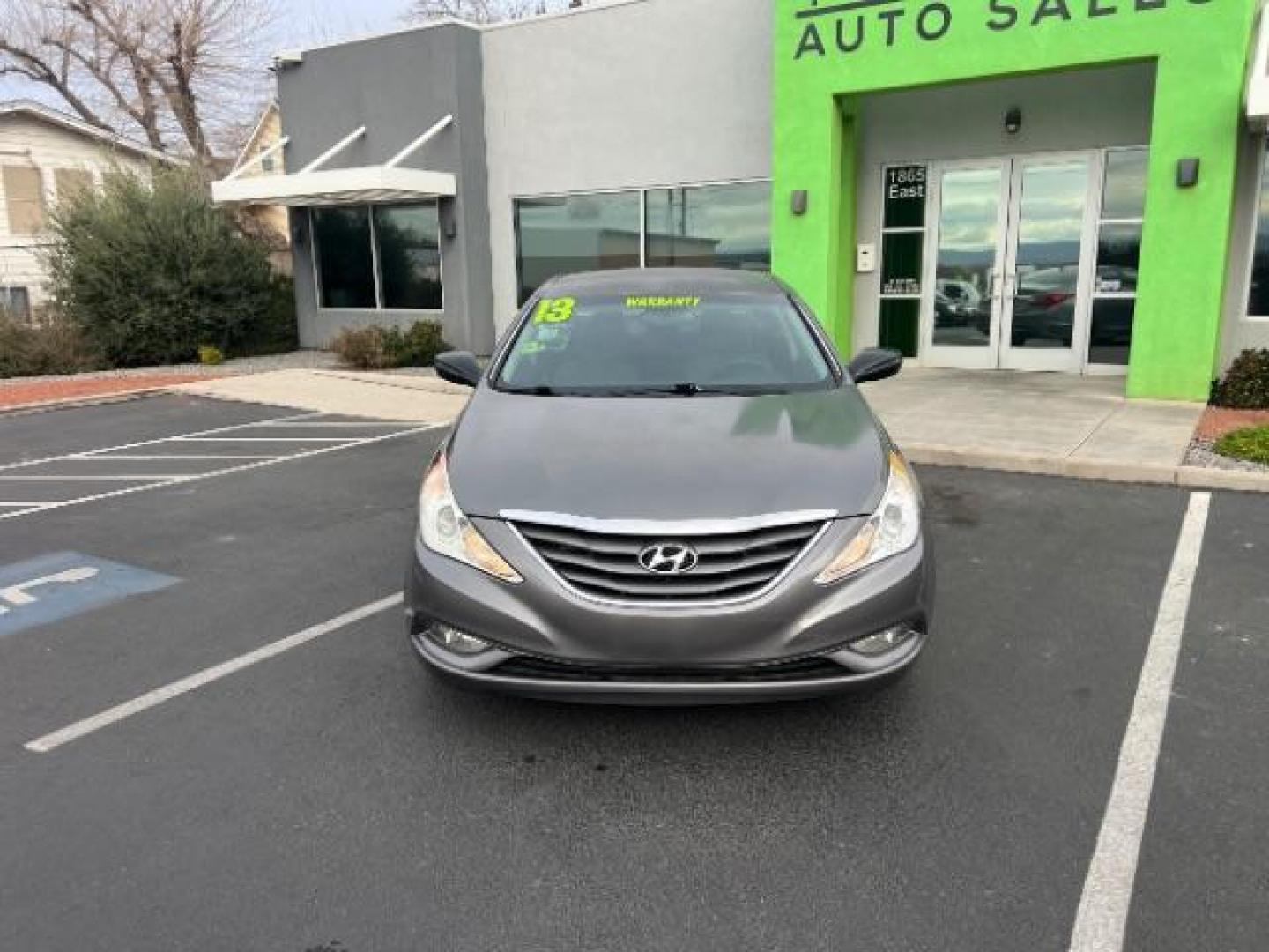 2013 Harbor Gray Metallic /Gray Hyundai Sonata GLS (5NPEB4AC8DH) with an 2.4L I-4 gasoline direct injection engine, Automatic transmission, located at 940 North Main Street, Cedar City, UT, 84720, (435) 628-0023, 37.692936, -113.061897 - We specialize in helping ALL people get the best financing available. No matter your credit score, good, bad or none we can get you an amazing rate. Had a bankruptcy, divorce, or repossessions? We give you the green light to get your credit back on the road. Low down and affordable payments that fit - Photo#1