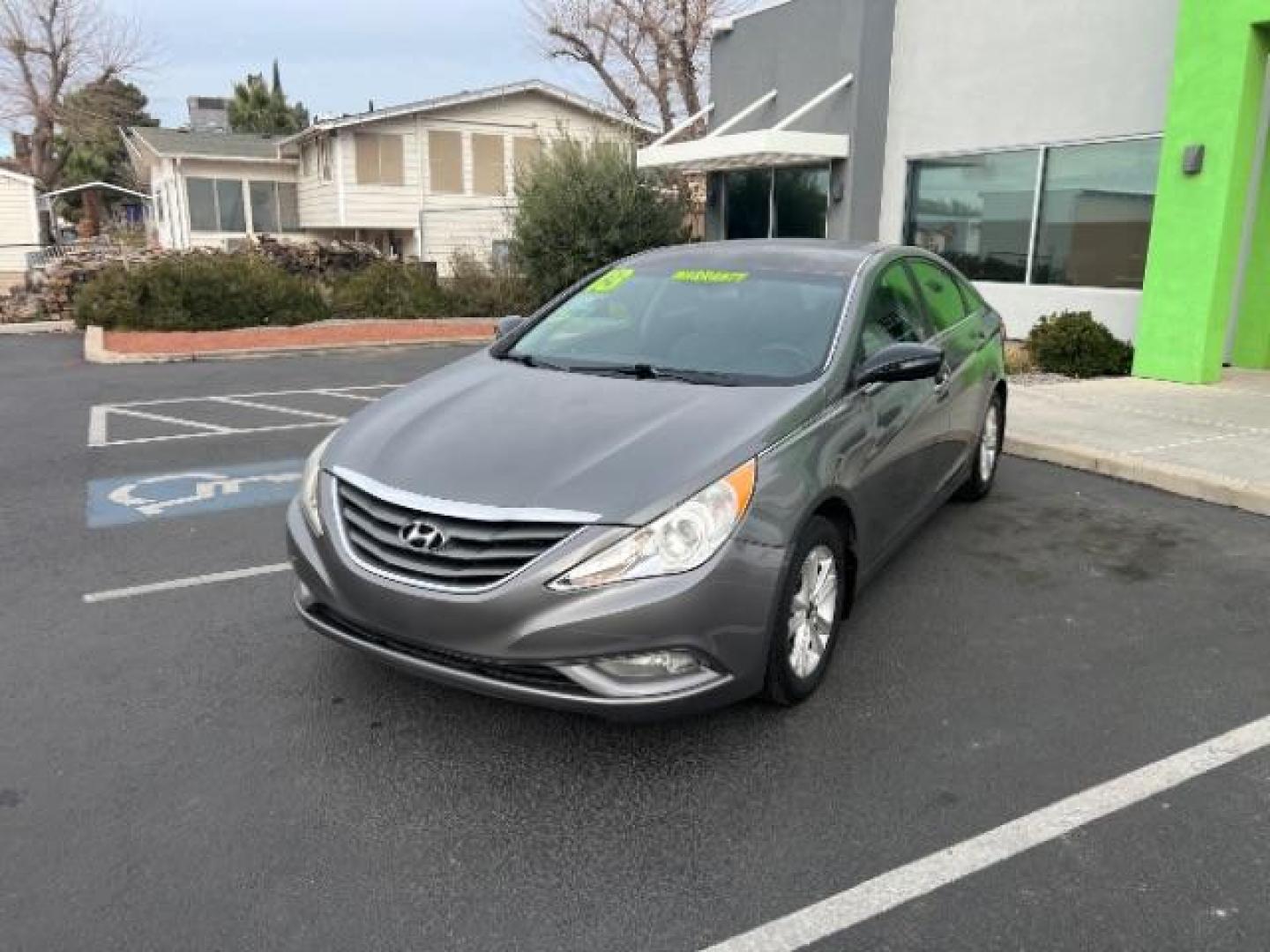 2013 Harbor Gray Metallic /Gray Hyundai Sonata GLS (5NPEB4AC8DH) with an 2.4L I-4 gasoline direct injection engine, Automatic transmission, located at 940 North Main Street, Cedar City, UT, 84720, (435) 628-0023, 37.692936, -113.061897 - We specialize in helping ALL people get the best financing available. No matter your credit score, good, bad or none we can get you an amazing rate. Had a bankruptcy, divorce, or repossessions? We give you the green light to get your credit back on the road. Low down and affordable payments that fit - Photo#2
