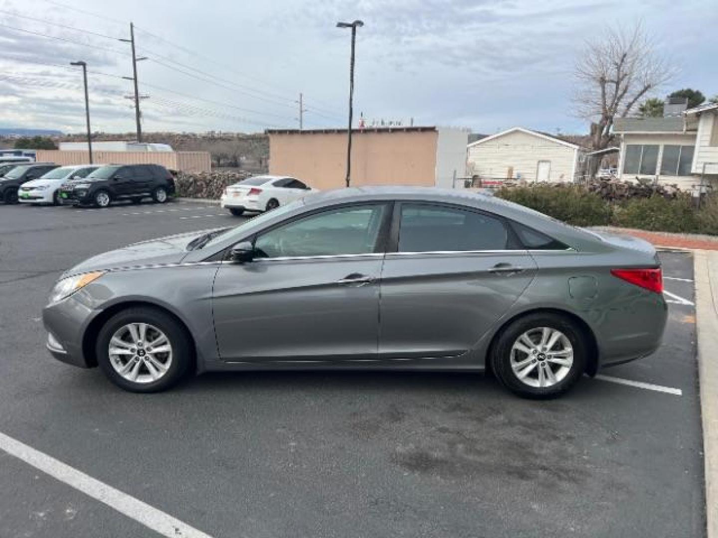 2013 Harbor Gray Metallic /Gray Hyundai Sonata GLS (5NPEB4AC8DH) with an 2.4L I-4 gasoline direct injection engine, Automatic transmission, located at 940 North Main Street, Cedar City, UT, 84720, (435) 628-0023, 37.692936, -113.061897 - We specialize in helping ALL people get the best financing available. No matter your credit score, good, bad or none we can get you an amazing rate. Had a bankruptcy, divorce, or repossessions? We give you the green light to get your credit back on the road. Low down and affordable payments that fit - Photo#3