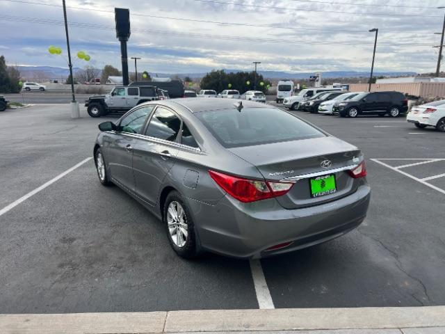 2013 Harbor Gray Metallic /Gray Hyundai Sonata GLS (5NPEB4AC8DH) with an 2.4L I-4 gasoline direct injection engine, Automatic transmission, located at 1865 East Red Hills Pkwy, St. George, 84770, (435) 628-0023, 37.120850, -113.543640 - We specialize in helping ALL people get the best financing available. No matter your credit score, good, bad or none we can get you an amazing rate. Had a bankruptcy, divorce, or repossessions? We give you the green light to get your credit back on the road. Low down and affordable payments that fit - Photo#4