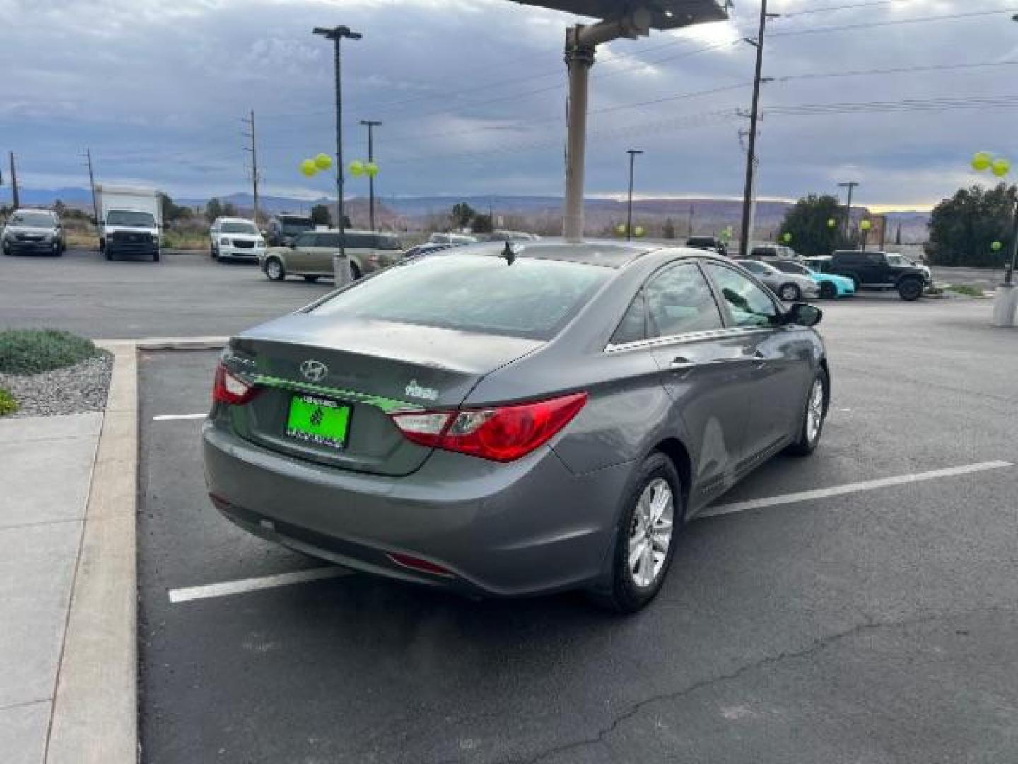2013 Harbor Gray Metallic /Gray Hyundai Sonata GLS (5NPEB4AC8DH) with an 2.4L I-4 gasoline direct injection engine, Automatic transmission, located at 940 North Main Street, Cedar City, UT, 84720, (435) 628-0023, 37.692936, -113.061897 - We specialize in helping ALL people get the best financing available. No matter your credit score, good, bad or none we can get you an amazing rate. Had a bankruptcy, divorce, or repossessions? We give you the green light to get your credit back on the road. Low down and affordable payments that fit - Photo#6