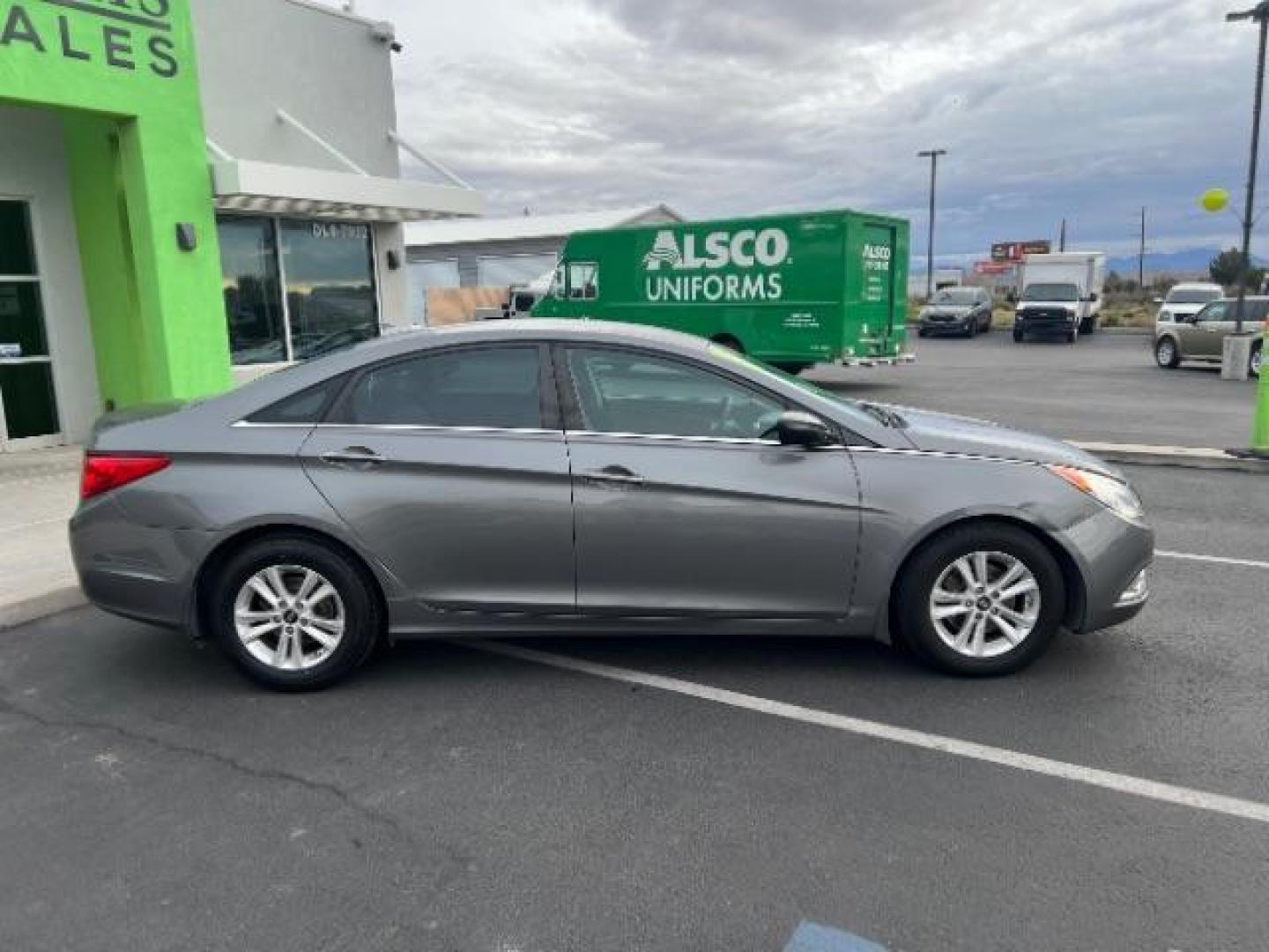 2013 Harbor Gray Metallic /Gray Hyundai Sonata GLS (5NPEB4AC8DH) with an 2.4L I-4 gasoline direct injection engine, Automatic transmission, located at 940 North Main Street, Cedar City, UT, 84720, (435) 628-0023, 37.692936, -113.061897 - We specialize in helping ALL people get the best financing available. No matter your credit score, good, bad or none we can get you an amazing rate. Had a bankruptcy, divorce, or repossessions? We give you the green light to get your credit back on the road. Low down and affordable payments that fit - Photo#7
