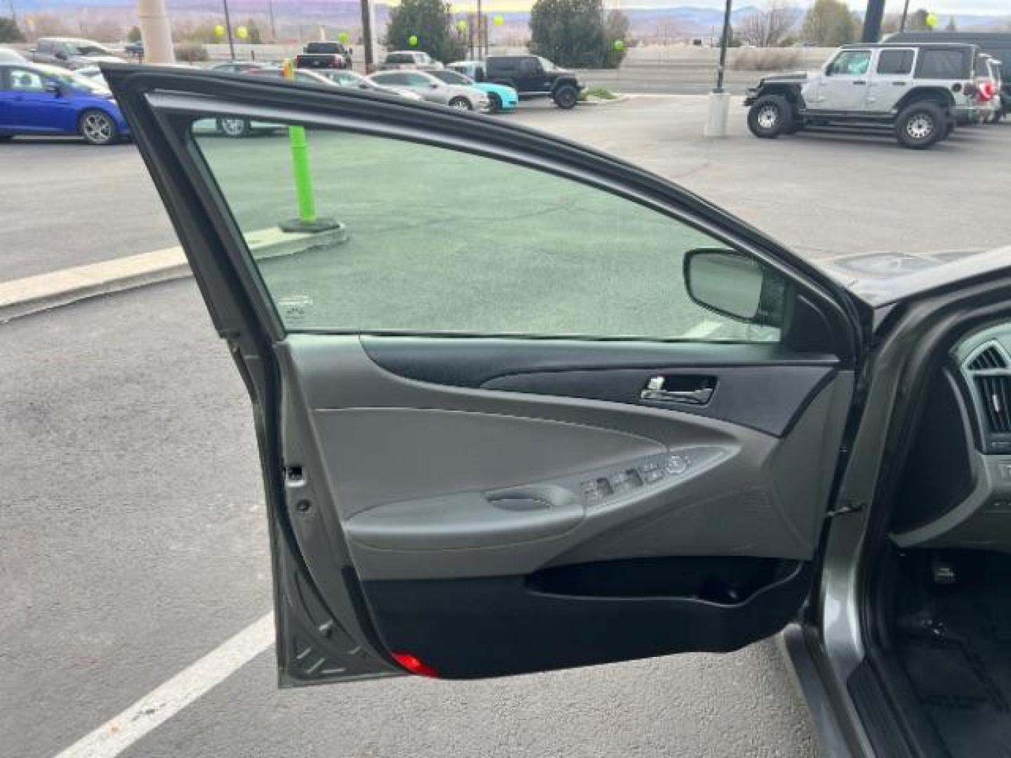 2013 Harbor Gray Metallic /Gray Hyundai Sonata GLS (5NPEB4AC8DH) with an 2.4L I-4 gasoline direct injection engine, Automatic transmission, located at 940 North Main Street, Cedar City, UT, 84720, (435) 628-0023, 37.692936, -113.061897 - We specialize in helping ALL people get the best financing available. No matter your credit score, good, bad or none we can get you an amazing rate. Had a bankruptcy, divorce, or repossessions? We give you the green light to get your credit back on the road. Low down and affordable payments that fit - Photo#12
