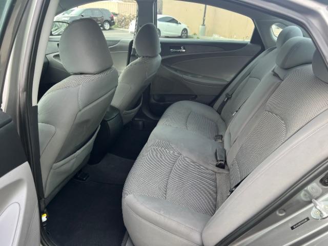 2013 Harbor Gray Metallic /Gray Hyundai Sonata GLS (5NPEB4AC8DH) with an 2.4L I-4 gasoline direct injection engine, Automatic transmission, located at 1865 East Red Hills Pkwy, St. George, 84770, (435) 628-0023, 37.120850, -113.543640 - We specialize in helping ALL people get the best financing available. No matter your credit score, good, bad or none we can get you an amazing rate. Had a bankruptcy, divorce, or repossessions? We give you the green light to get your credit back on the road. Low down and affordable payments that fit - Photo#21