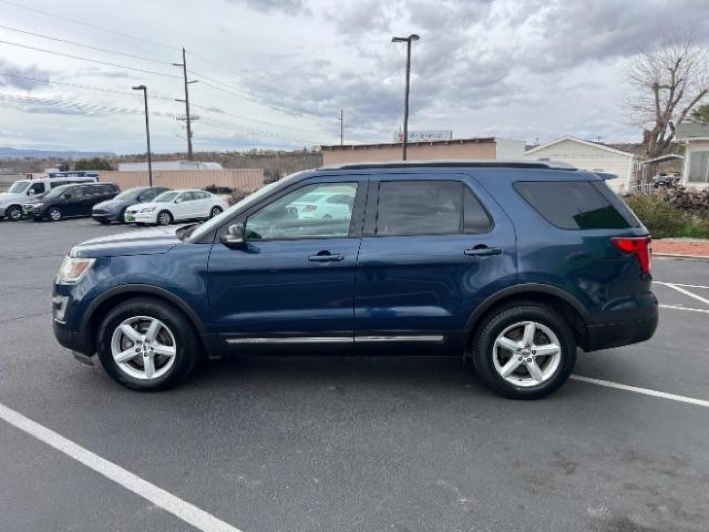 2017 Blue Jeans Metallic /Medium Light Camel Ford Explorer XLT (1FM5K7D82HG) with an EcoBoost 2.3L I-4 gasoline direct injection engine, Automatic transmission, located at 1865 East Red Hills Pkwy, St. George, 84770, (435) 628-0023, 37.120850, -113.543640 - We specialize in helping ALL people get the best financing available. No matter your credit score, good, bad or none we can get you an amazing rate. Had a bankruptcy, divorce, or repossessions? We give you the green light to get your credit back on the road. Low down and affordable payments that fit- Photo#3