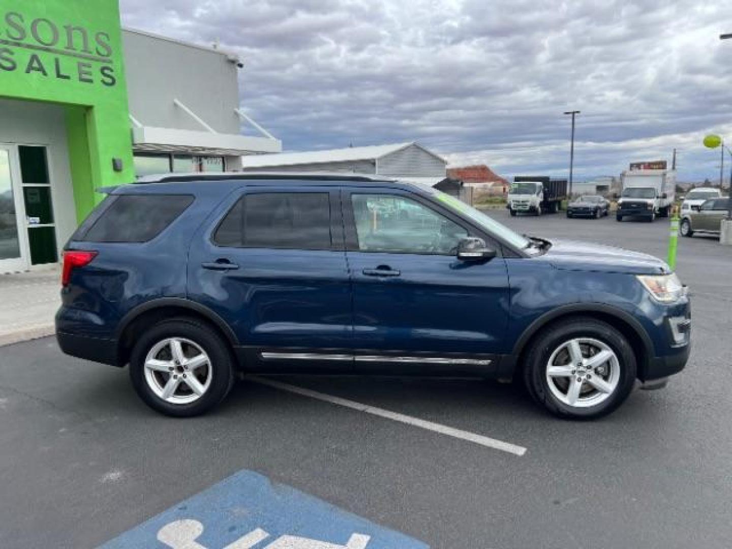 2017 Blue Jeans Metallic /Medium Light Camel Ford Explorer XLT (1FM5K7D82HG) with an EcoBoost 2.3L I-4 gasoline direct injection engine, Automatic transmission, located at 1865 East Red Hills Pkwy, St. George, 84770, (435) 628-0023, 37.120850, -113.543640 - We specialize in helping ALL people get the best financing available. No matter your credit score, good, bad or none we can get you an amazing rate. Had a bankruptcy, divorce, or repossessions? We give you the green light to get your credit back on the road. Low down and affordable payments that fit- Photo#7