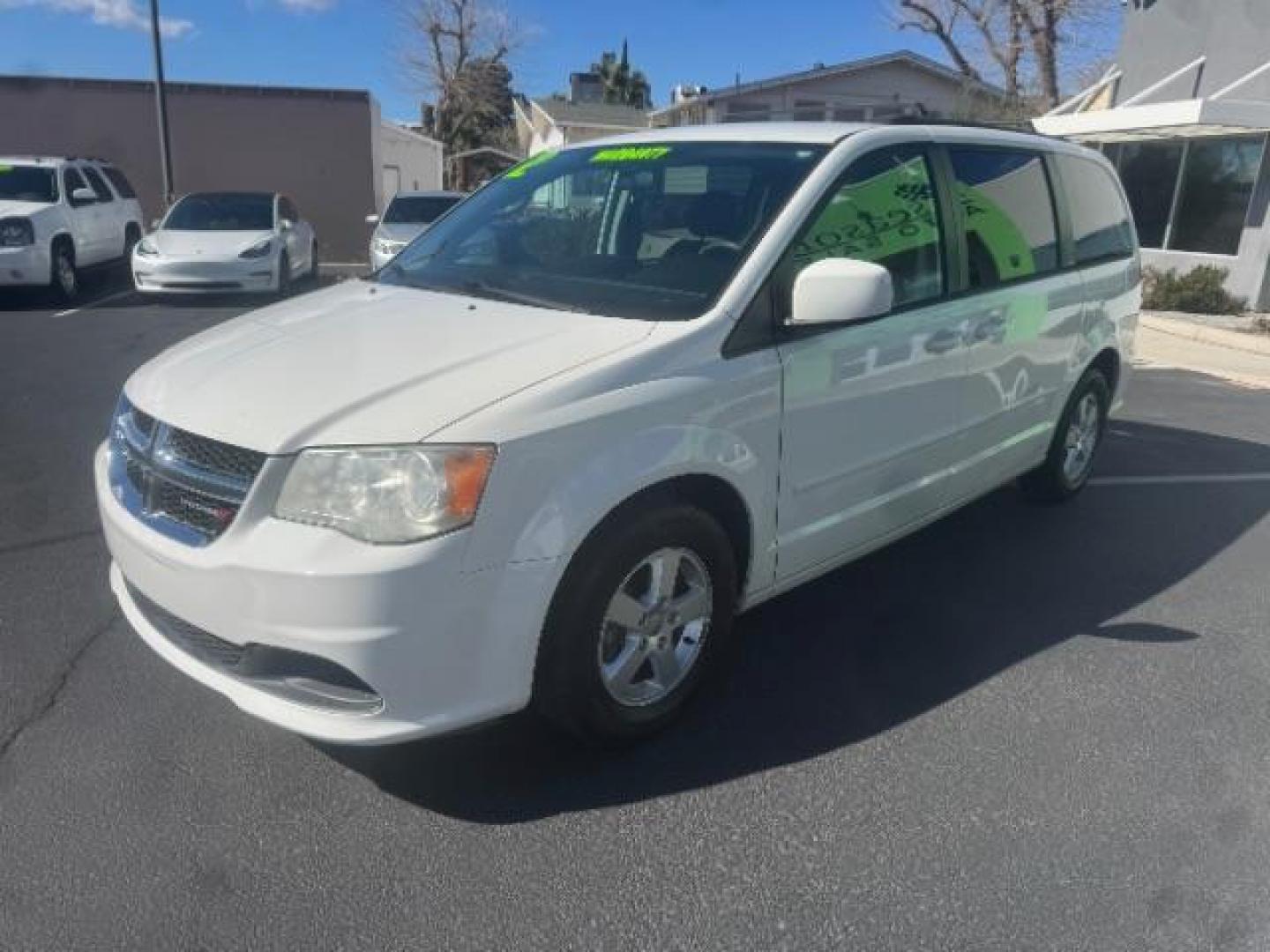 2012 Stone White Clearcoat /Black/Light Graystone Dodge Grand Caravan SXT (2C4RDGCG8CR) with an 3.6L V-6 DOHC engine, Automatic transmission, located at 1865 East Red Hills Pkwy, St. George, 84770, (435) 628-0023, 37.120850, -113.543640 - Photo#2