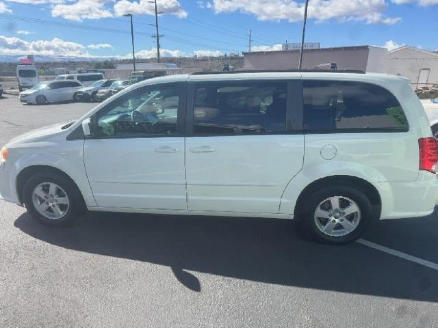 2012 Stone White Clearcoat /Black/Light Graystone Dodge Grand Caravan SXT (2C4RDGCG8CR) with an 3.6L V-6 DOHC engine, Automatic transmission, located at 1865 East Red Hills Pkwy, St. George, 84770, (435) 628-0023, 37.120850, -113.543640 - Photo#3