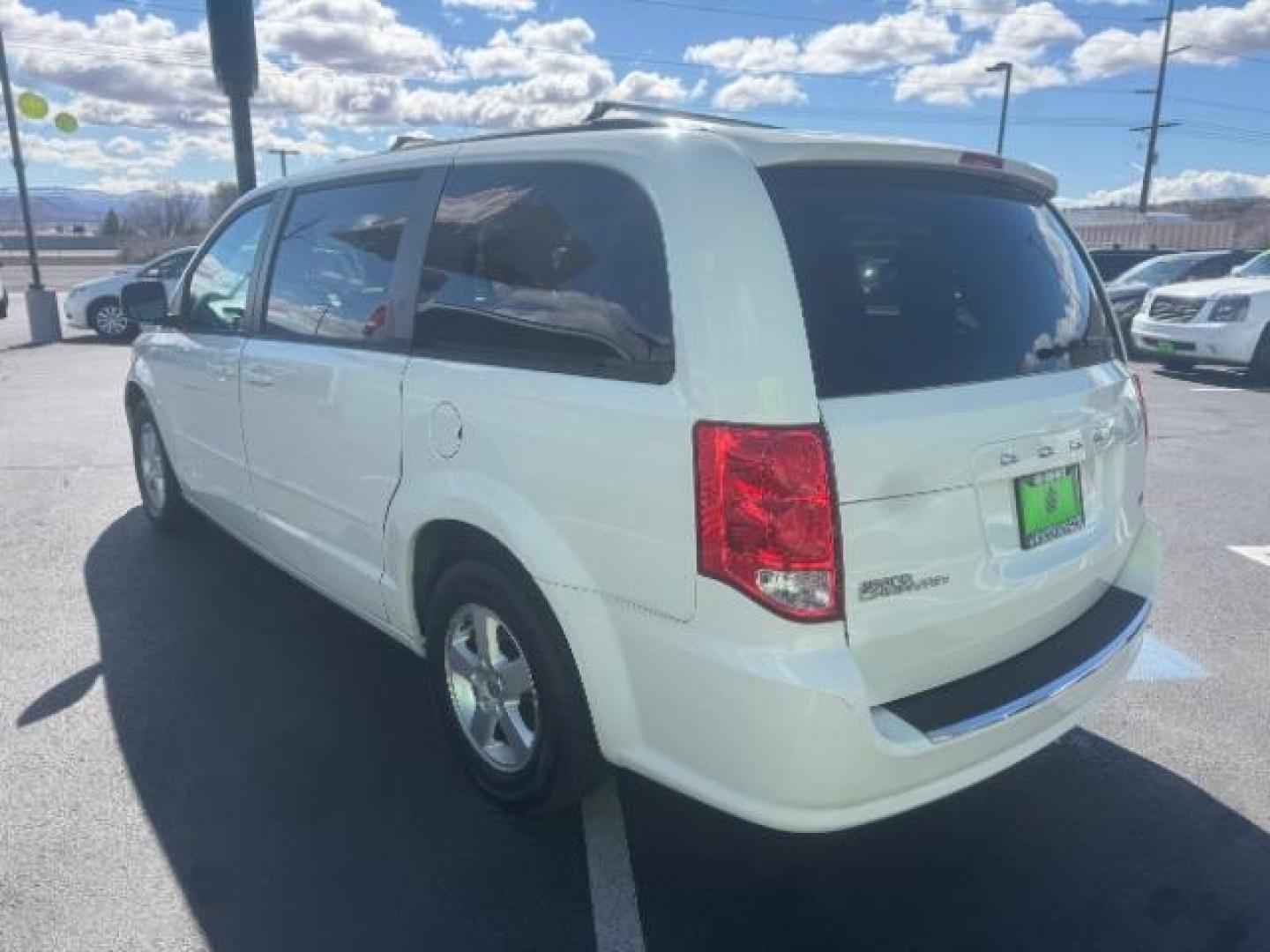 2012 Stone White Clearcoat /Black/Light Graystone Dodge Grand Caravan SXT (2C4RDGCG8CR) with an 3.6L V-6 DOHC engine, Automatic transmission, located at 1865 East Red Hills Pkwy, St. George, 84770, (435) 628-0023, 37.120850, -113.543640 - Photo#4
