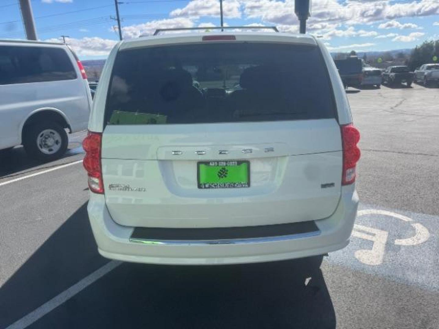 2012 Stone White Clearcoat /Black/Light Graystone Dodge Grand Caravan SXT (2C4RDGCG8CR) with an 3.6L V-6 DOHC engine, Automatic transmission, located at 1865 East Red Hills Pkwy, St. George, 84770, (435) 628-0023, 37.120850, -113.543640 - Photo#5